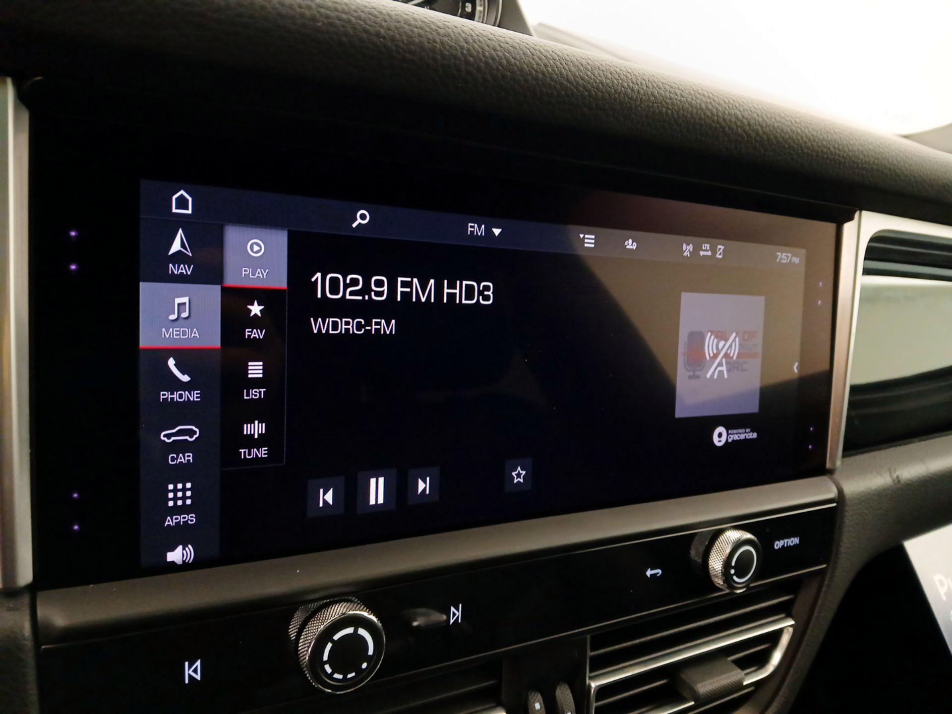 Thumbnail: 2022 Porsche Macan - 16