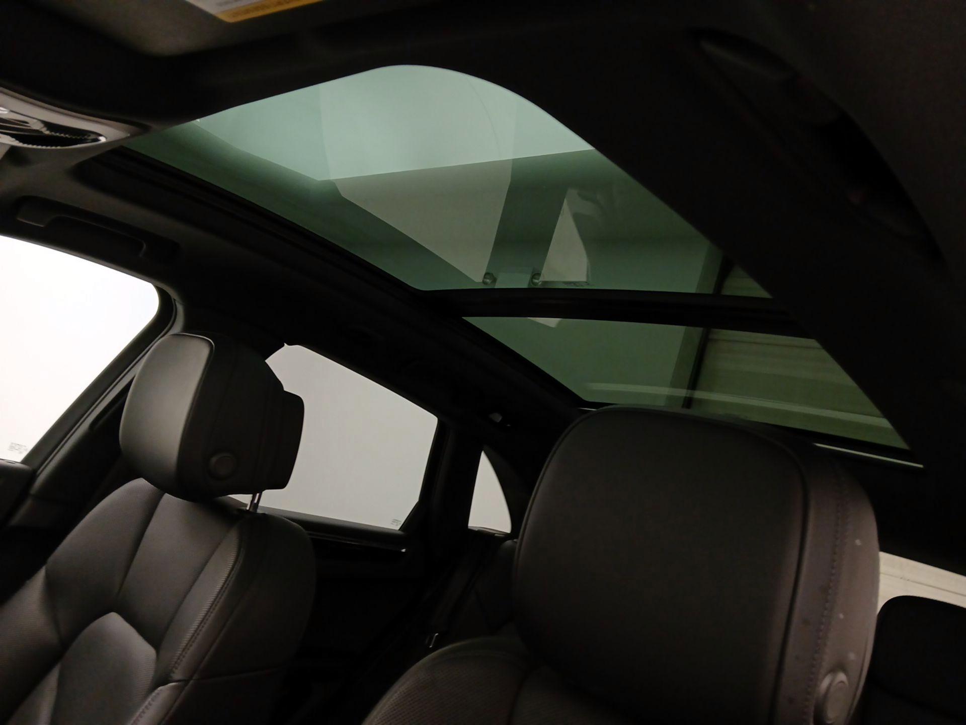 Thumbnail: 2022 Porsche Macan - 20