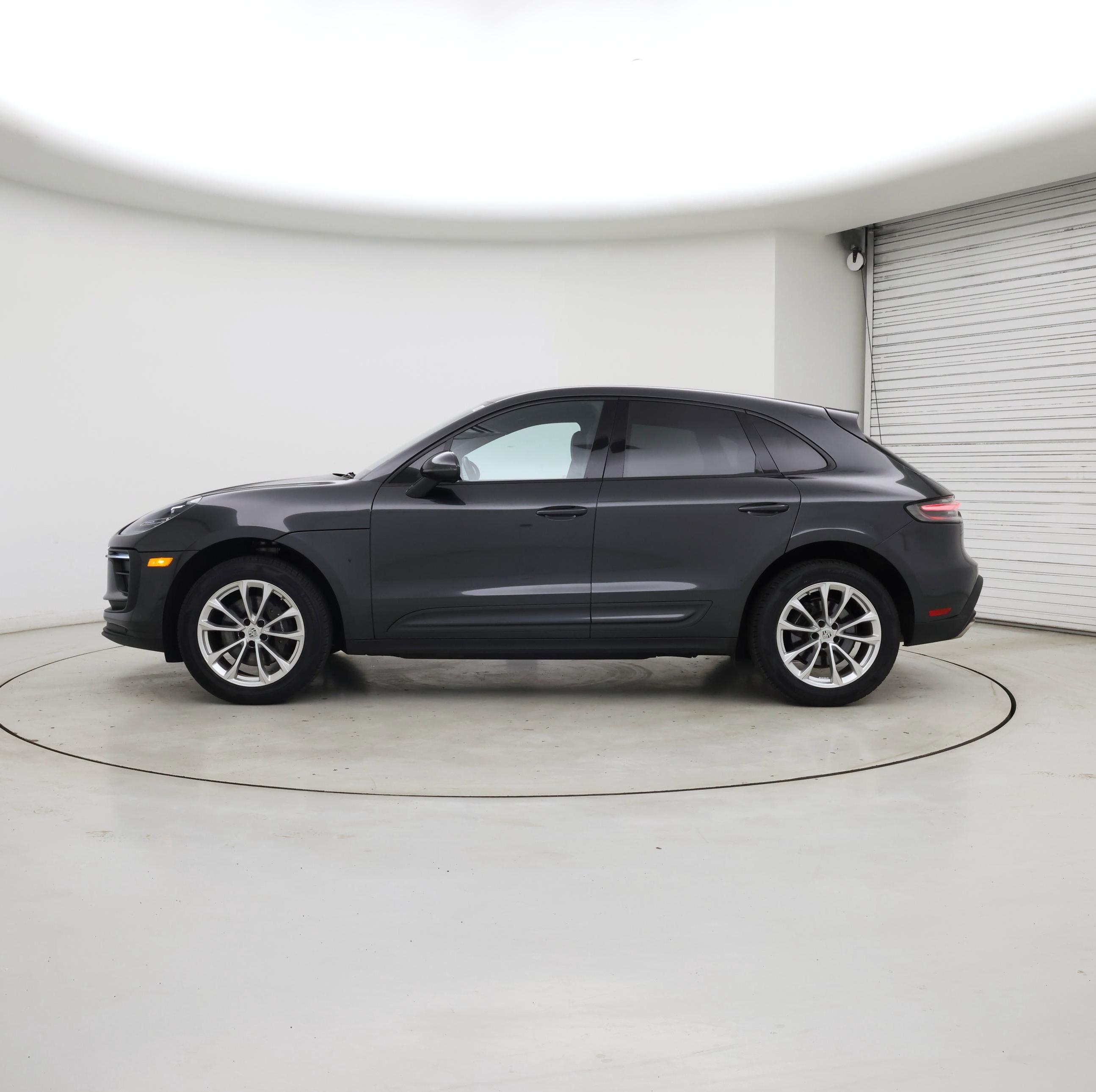 Thumbnail: 2022 Porsche Macan - 3