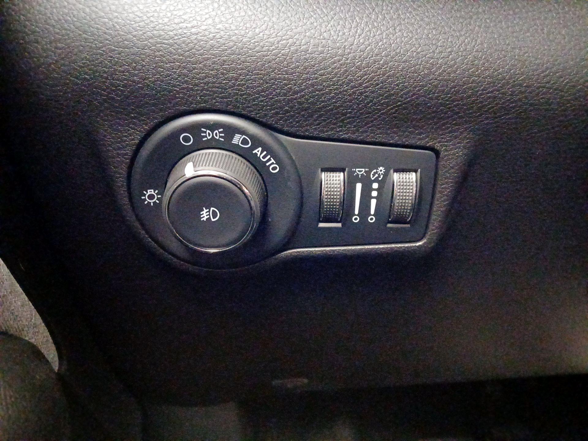 Thumbnail: 2022 Jeep Compass - 13