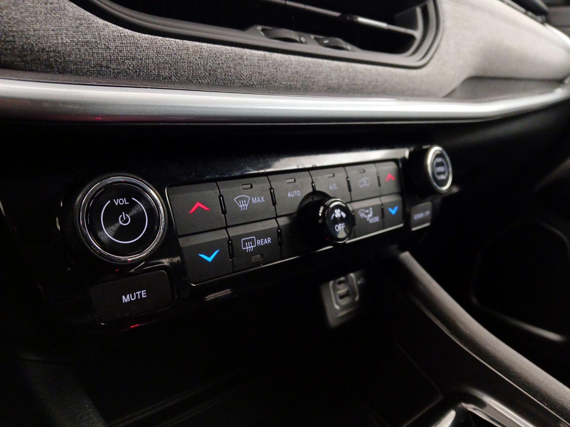 Thumbnail: 2022 Jeep Compass - 16