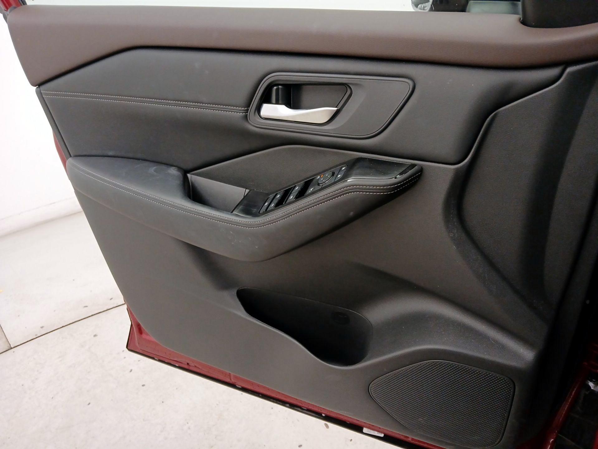 Thumbnail: 2023 Nissan Rogue - 12