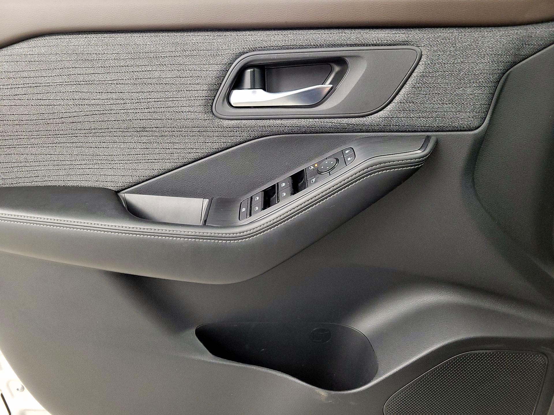 Thumbnail: 2023 Nissan Rogue - 12