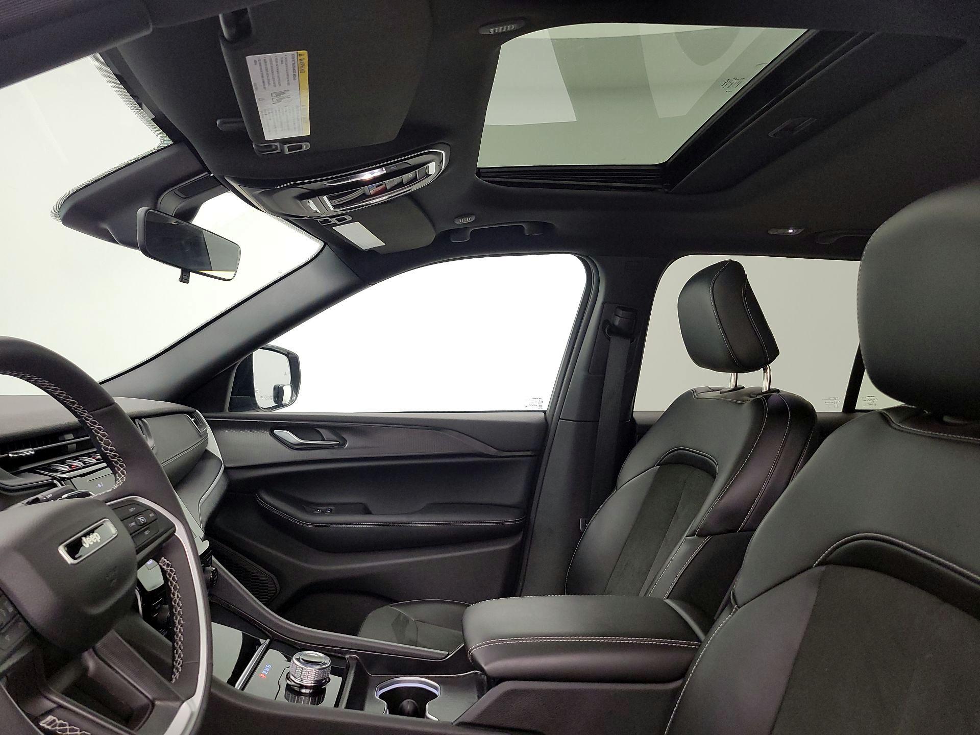 Thumbnail: 2025 Jeep Grand Cherokee - 19