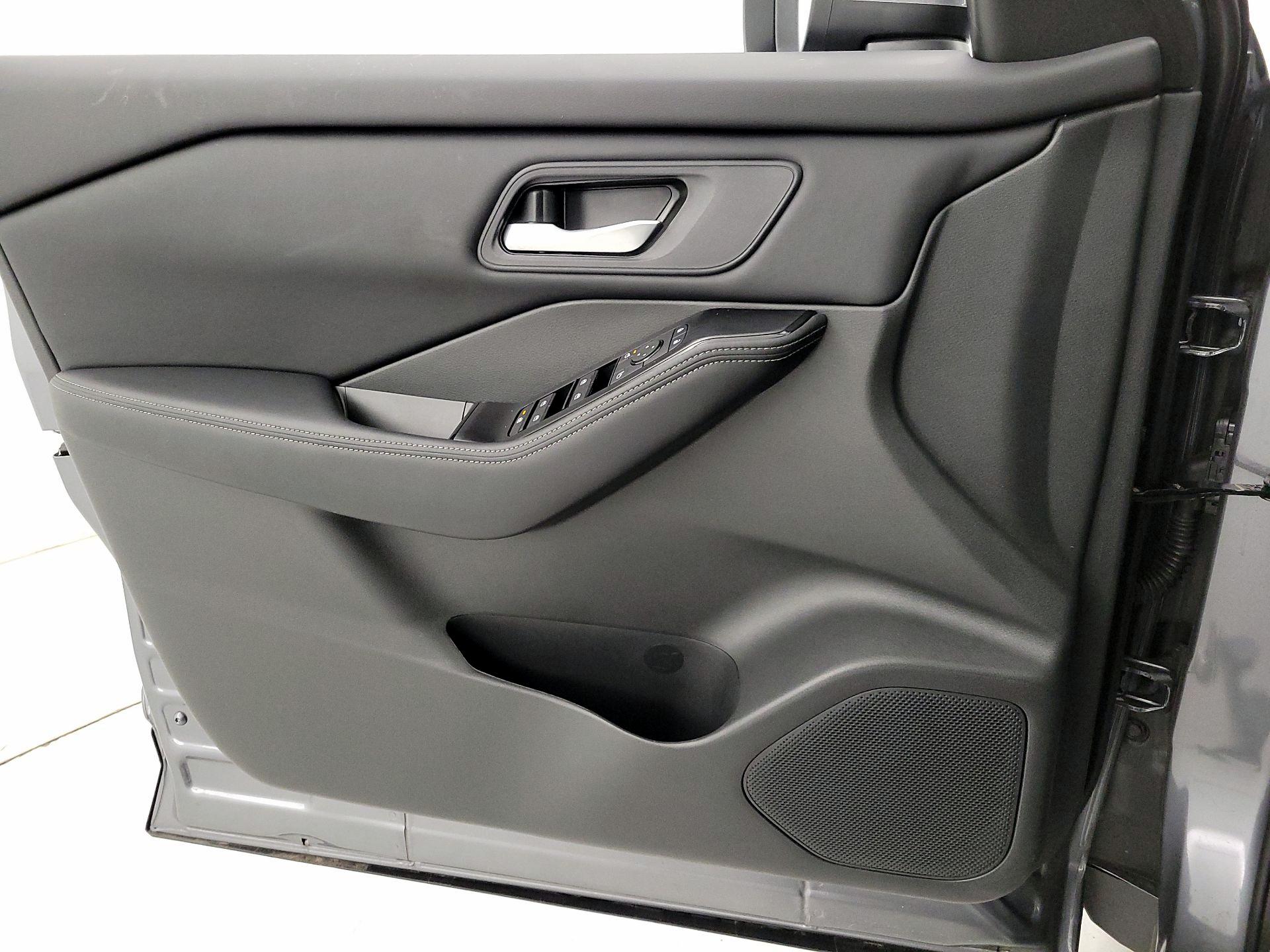 Thumbnail: 2025 Nissan Rogue - 12