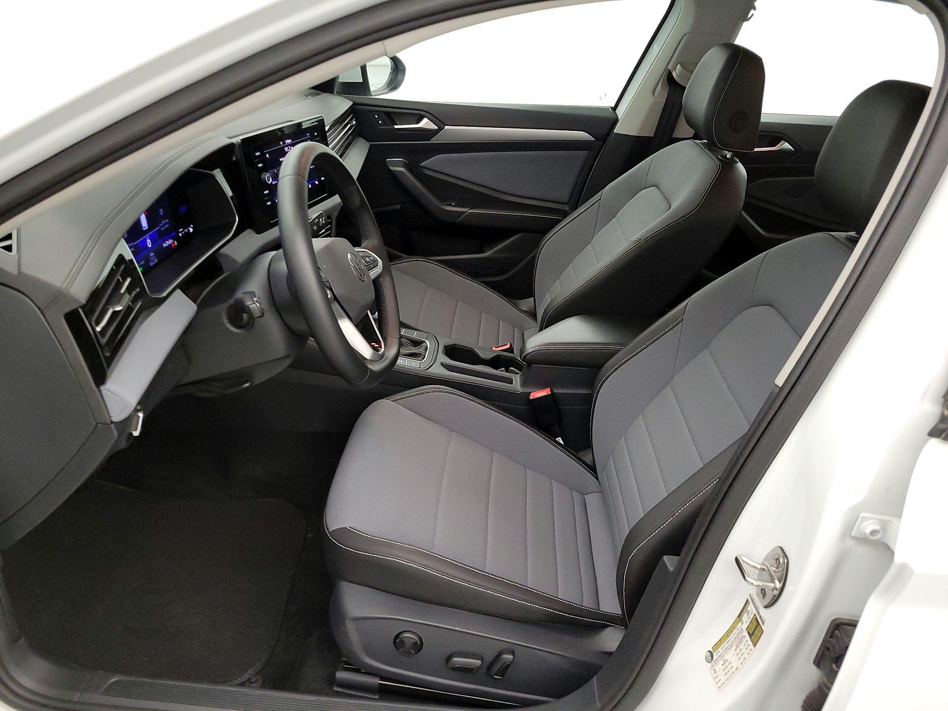 Thumbnail: 2025 Volkswagen Jetta - 11