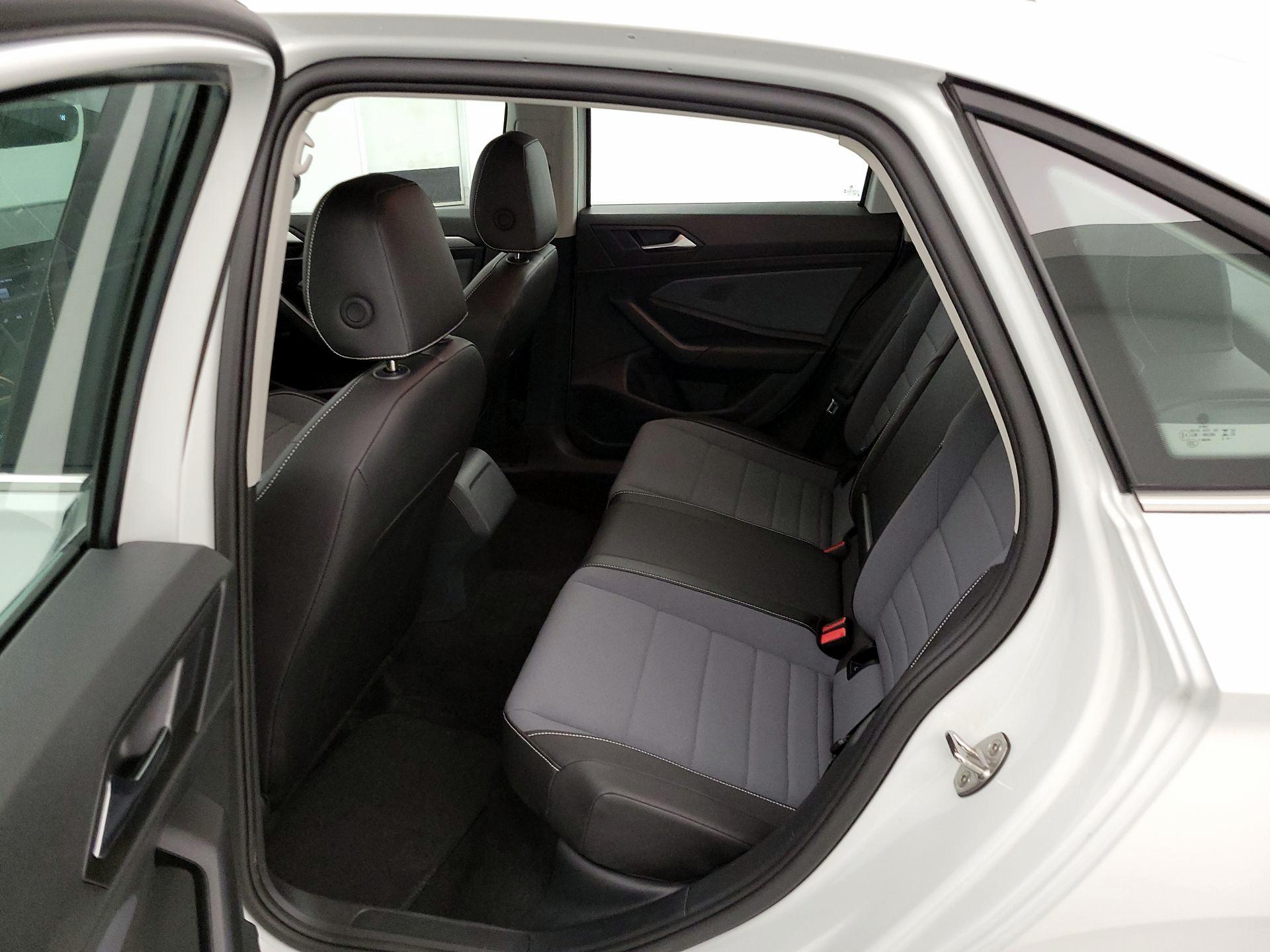 Thumbnail: 2025 Volkswagen Jetta - 20