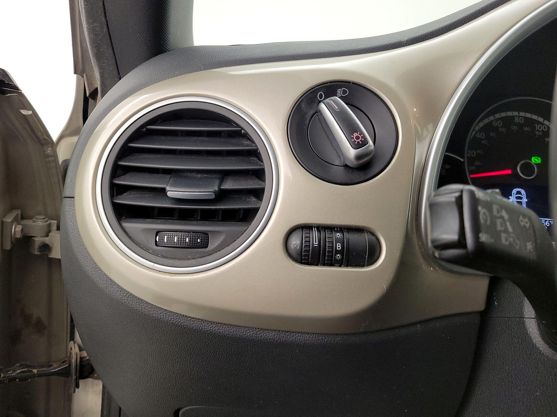 Thumbnail: 2014 Volkswagen Beetle - 13