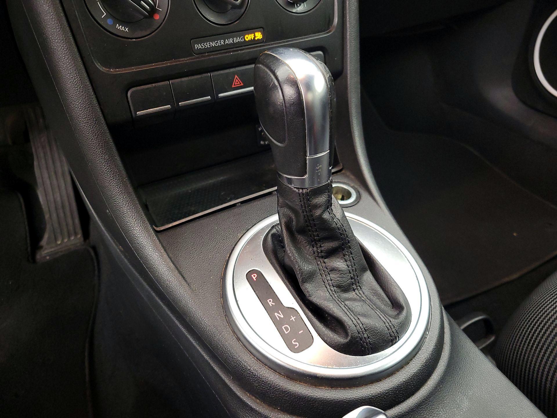 Thumbnail: 2014 Volkswagen Beetle - 16