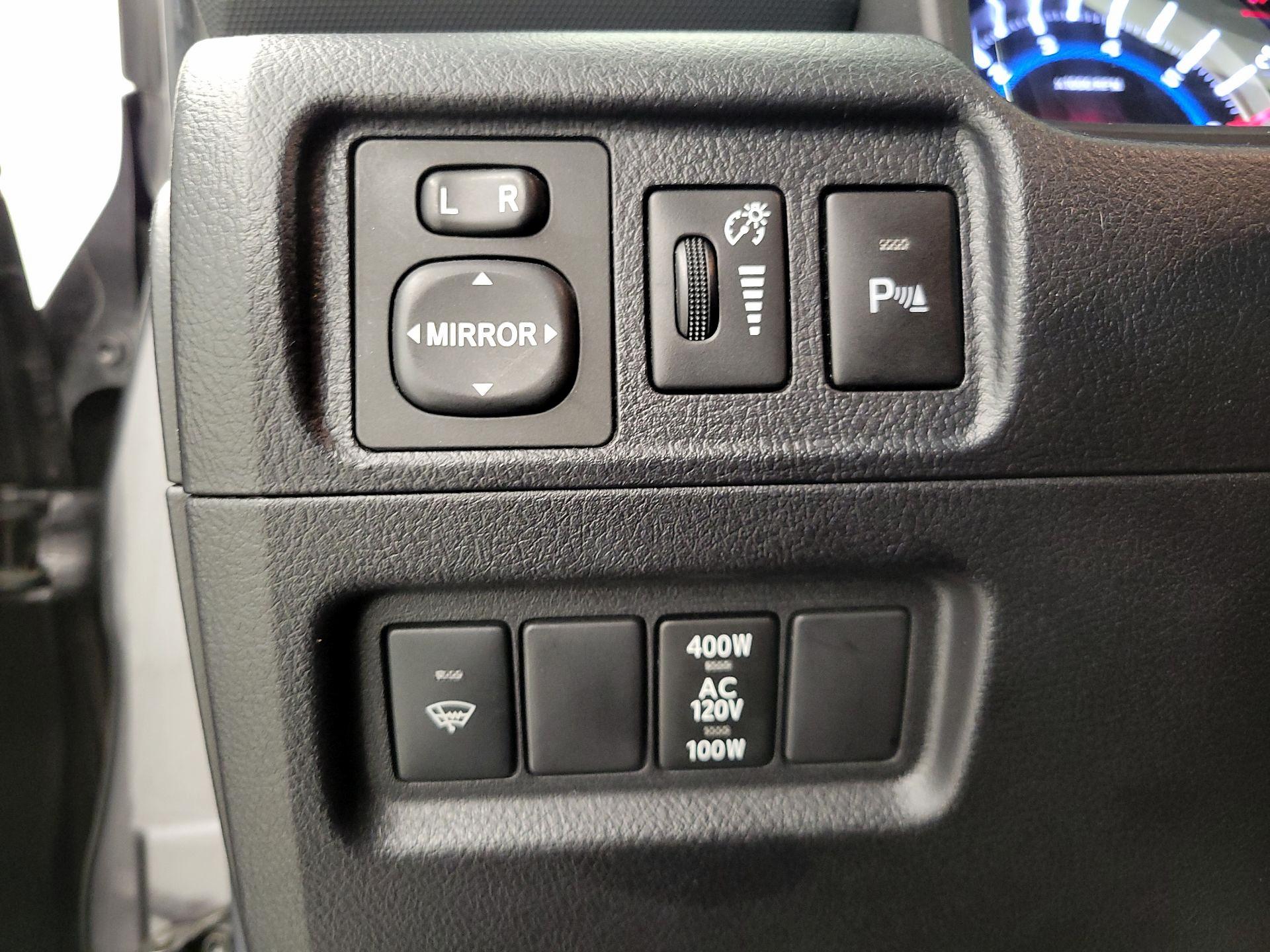 Thumbnail: 2016 Toyota 4Runner - 13