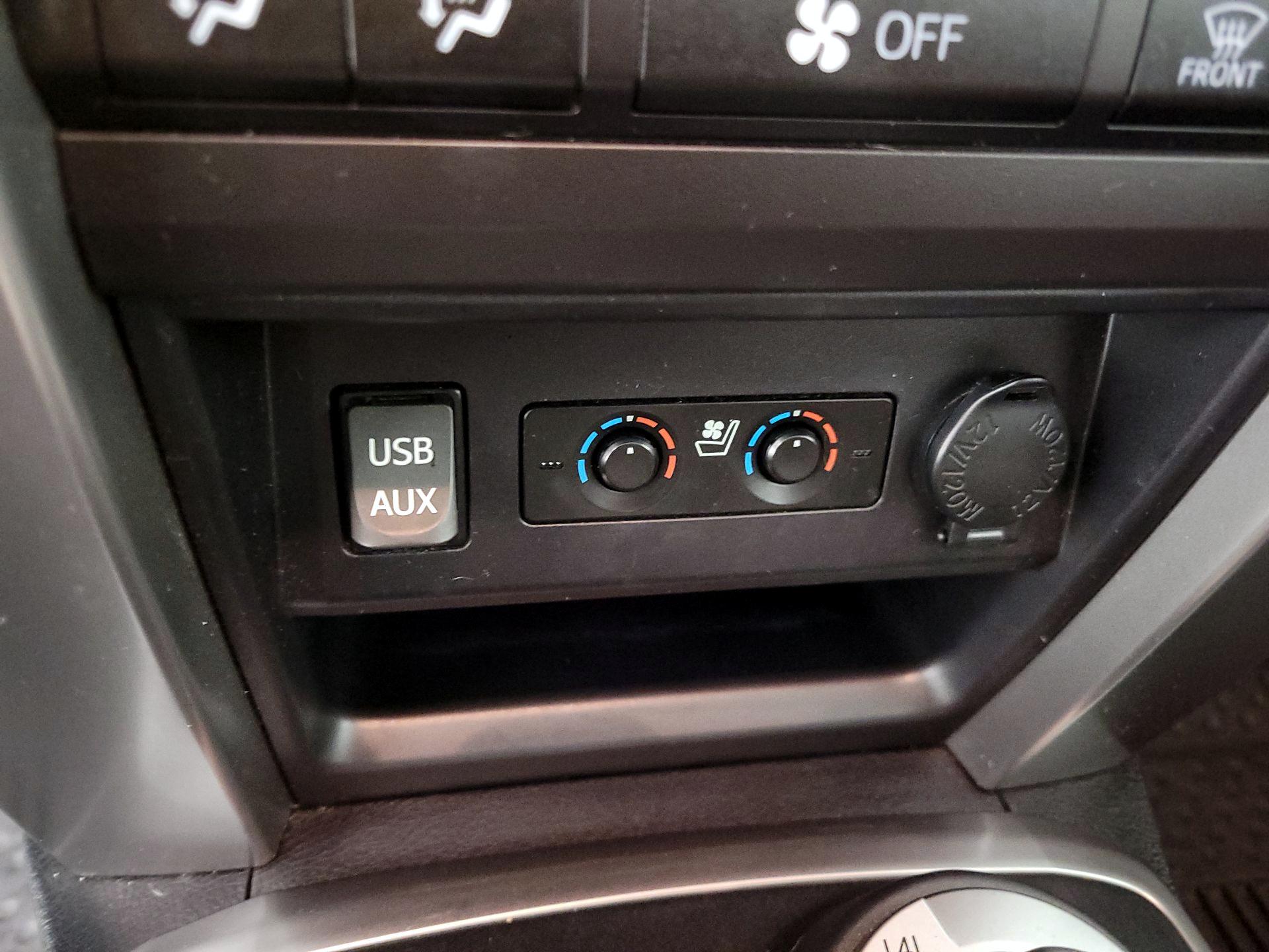 Thumbnail: 2016 Toyota 4Runner - 18