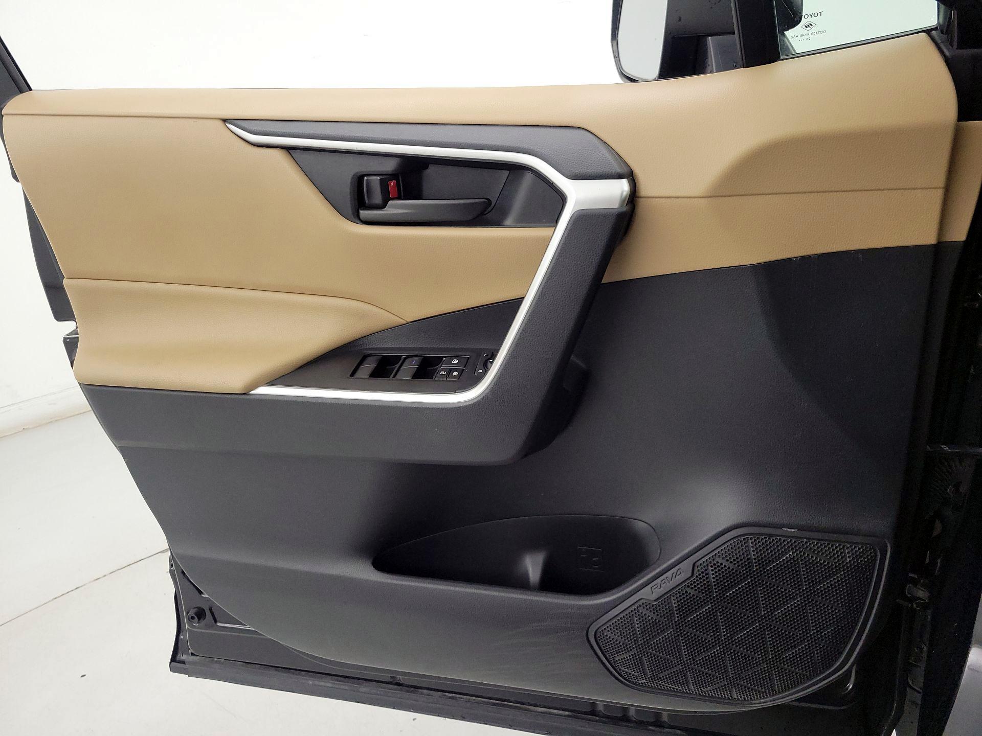 Thumbnail: 2021 Toyota RAV4 - 12