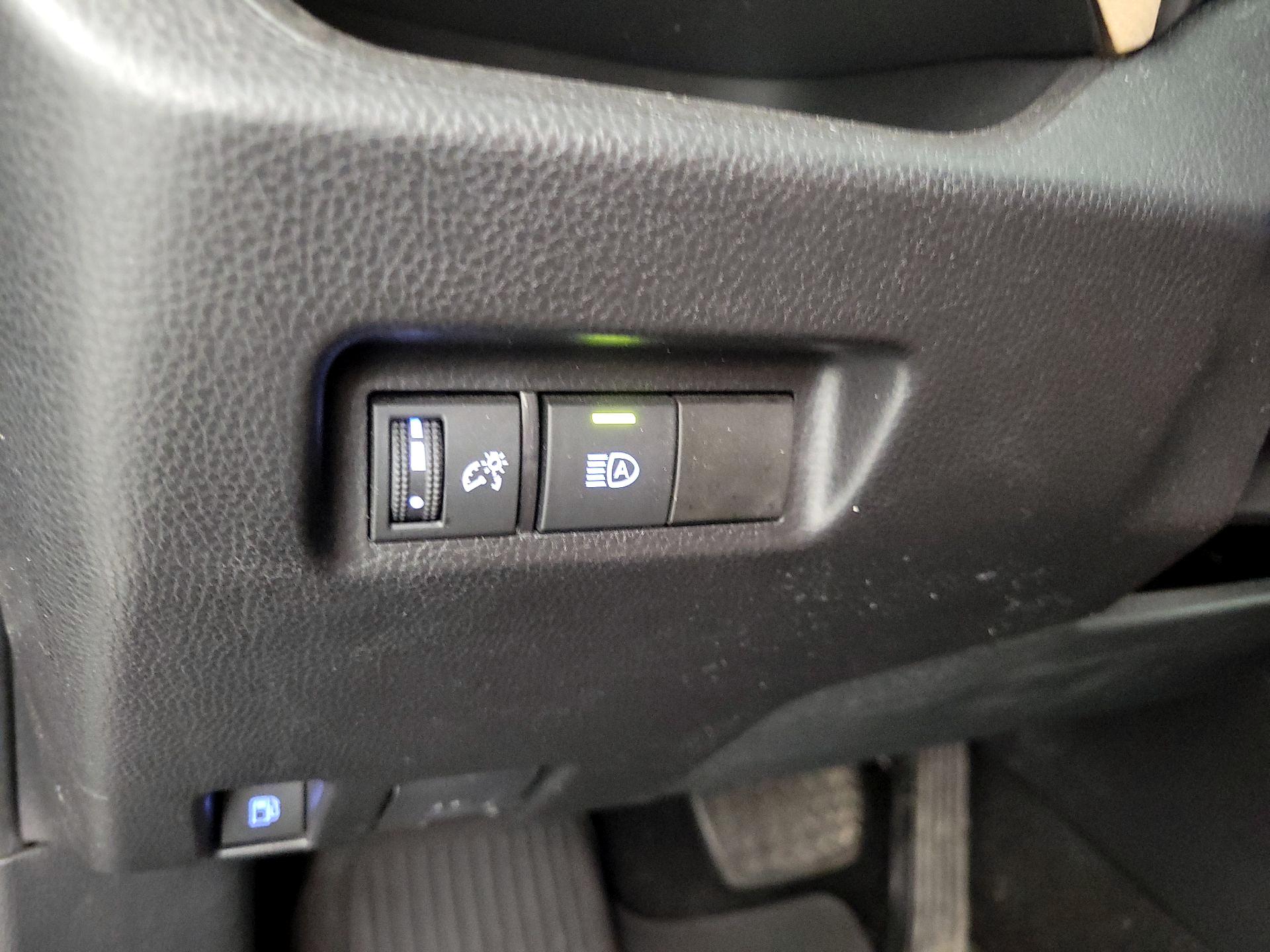 Thumbnail: 2021 Toyota RAV4 - 13