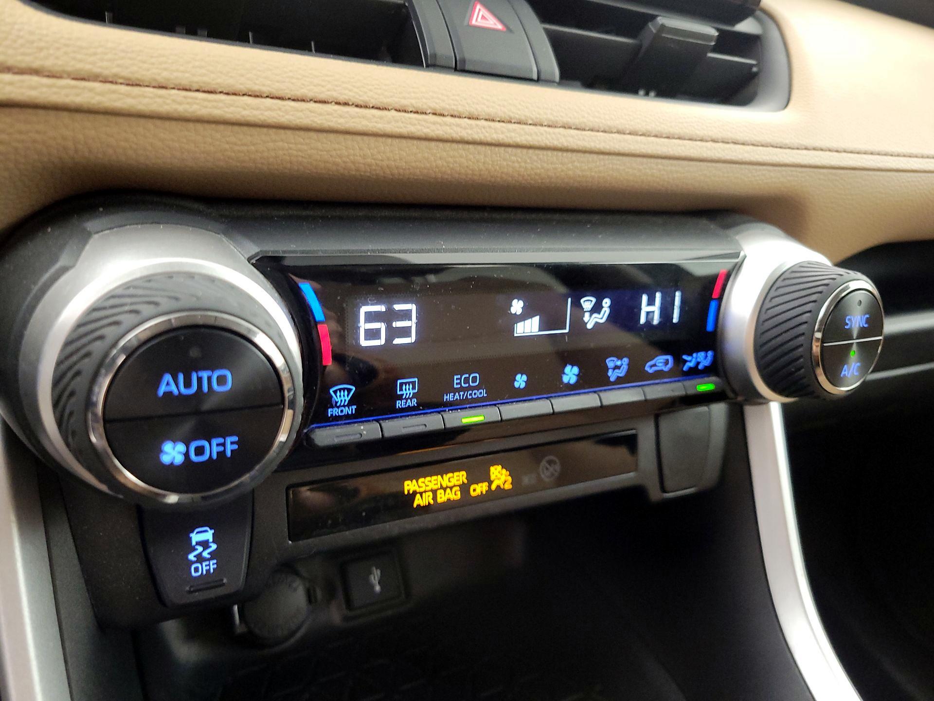 Thumbnail: 2021 Toyota RAV4 - 16