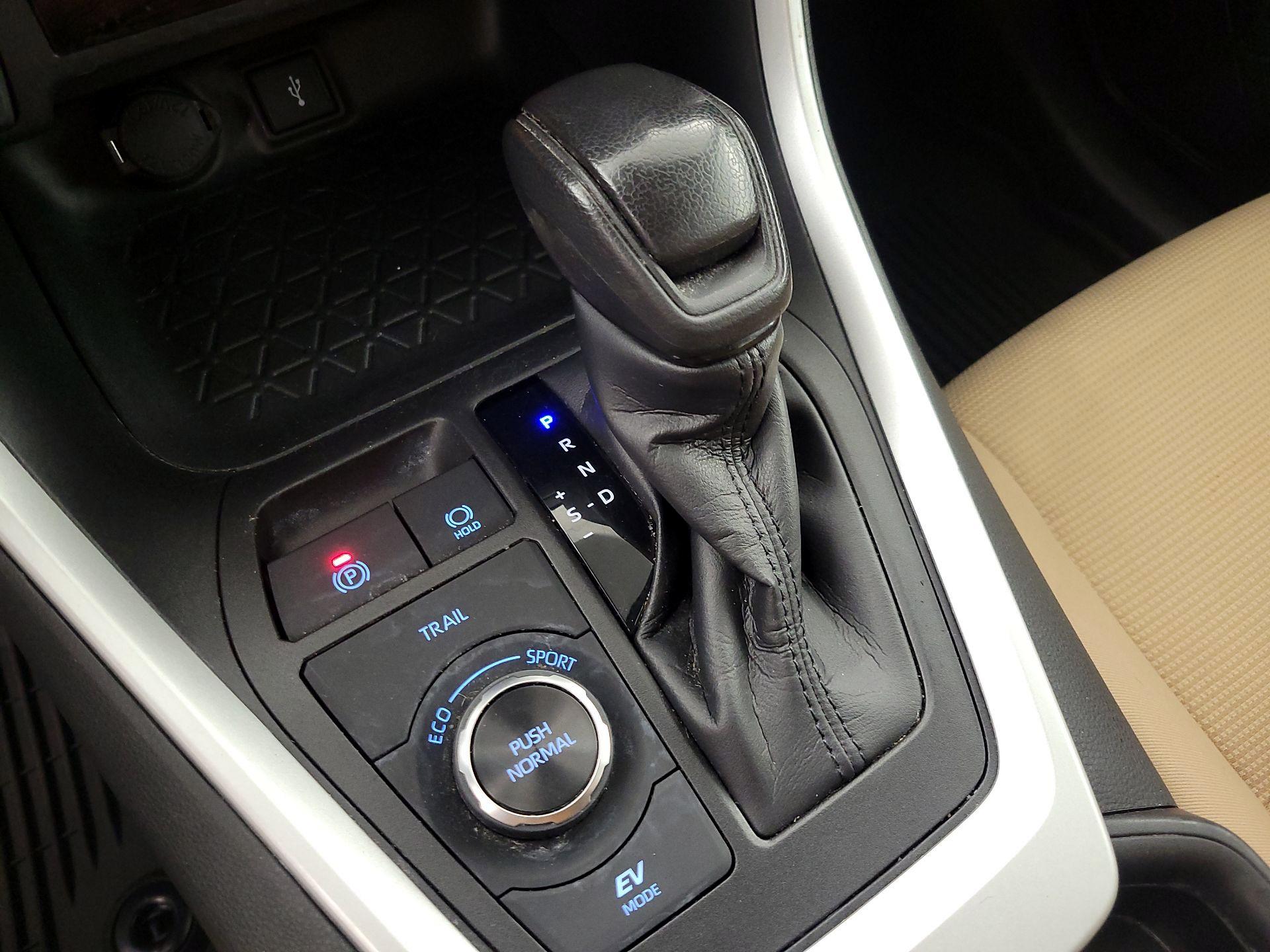 Thumbnail: 2021 Toyota RAV4 - 17