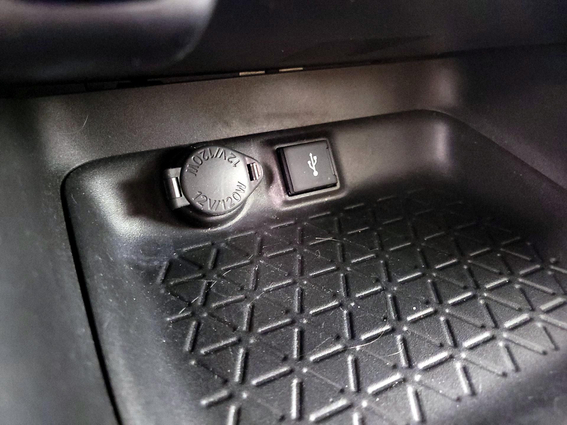 Thumbnail: 2021 Toyota RAV4 - 18