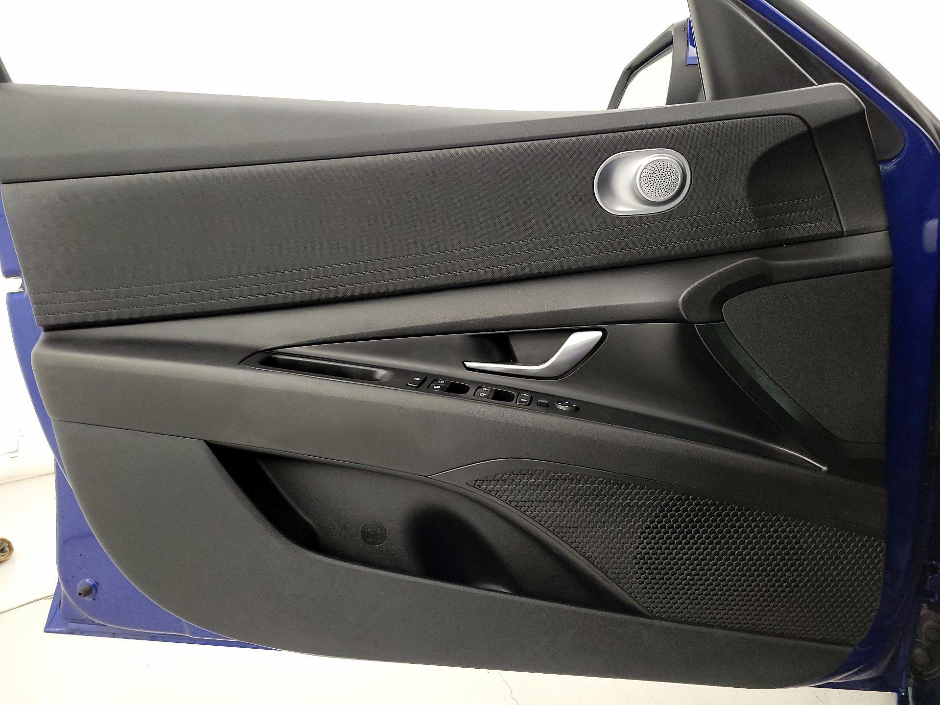 Thumbnail: 2022 Hyundai Elantra - 12