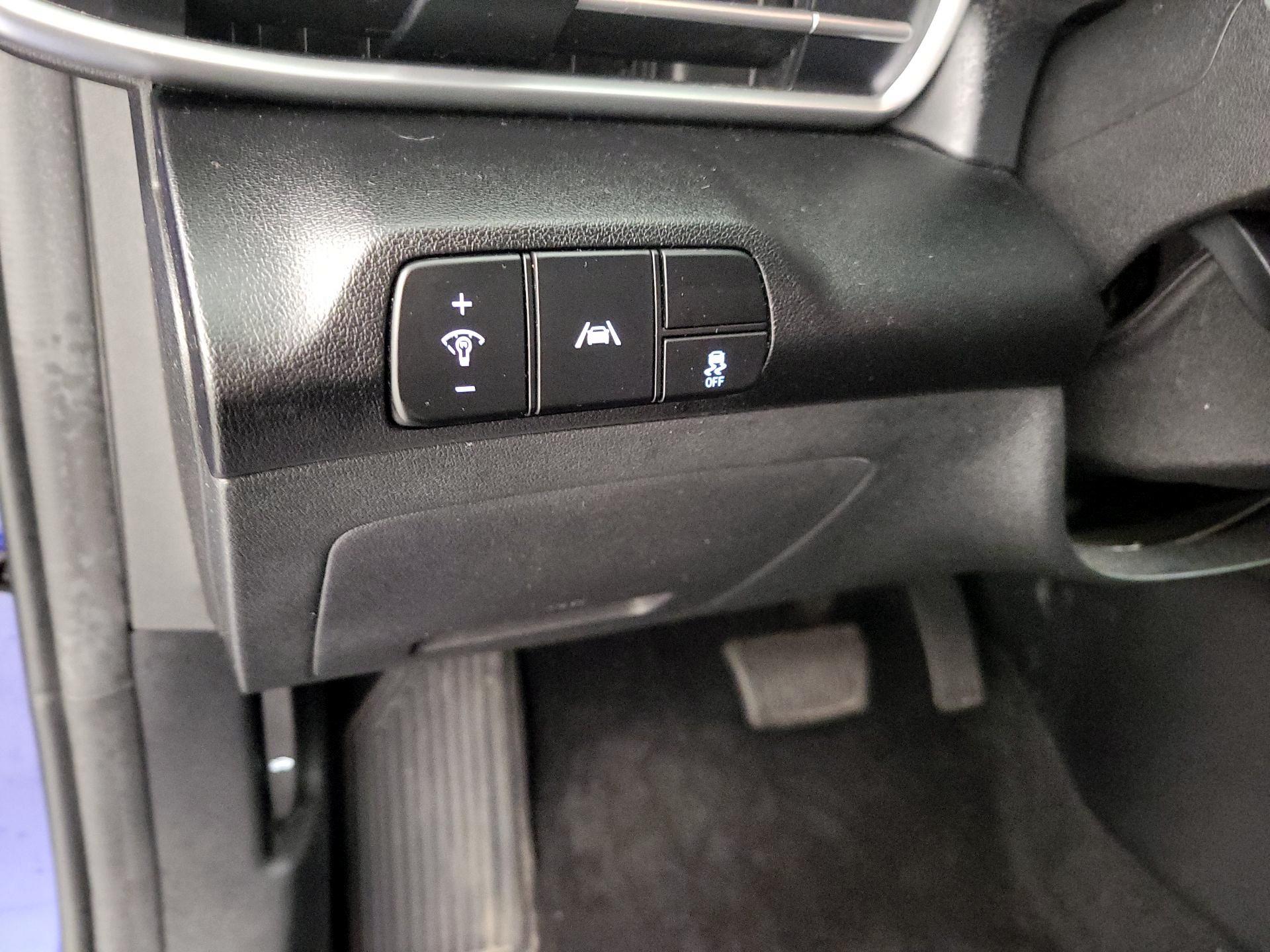 Thumbnail: 2022 Hyundai Elantra - 13