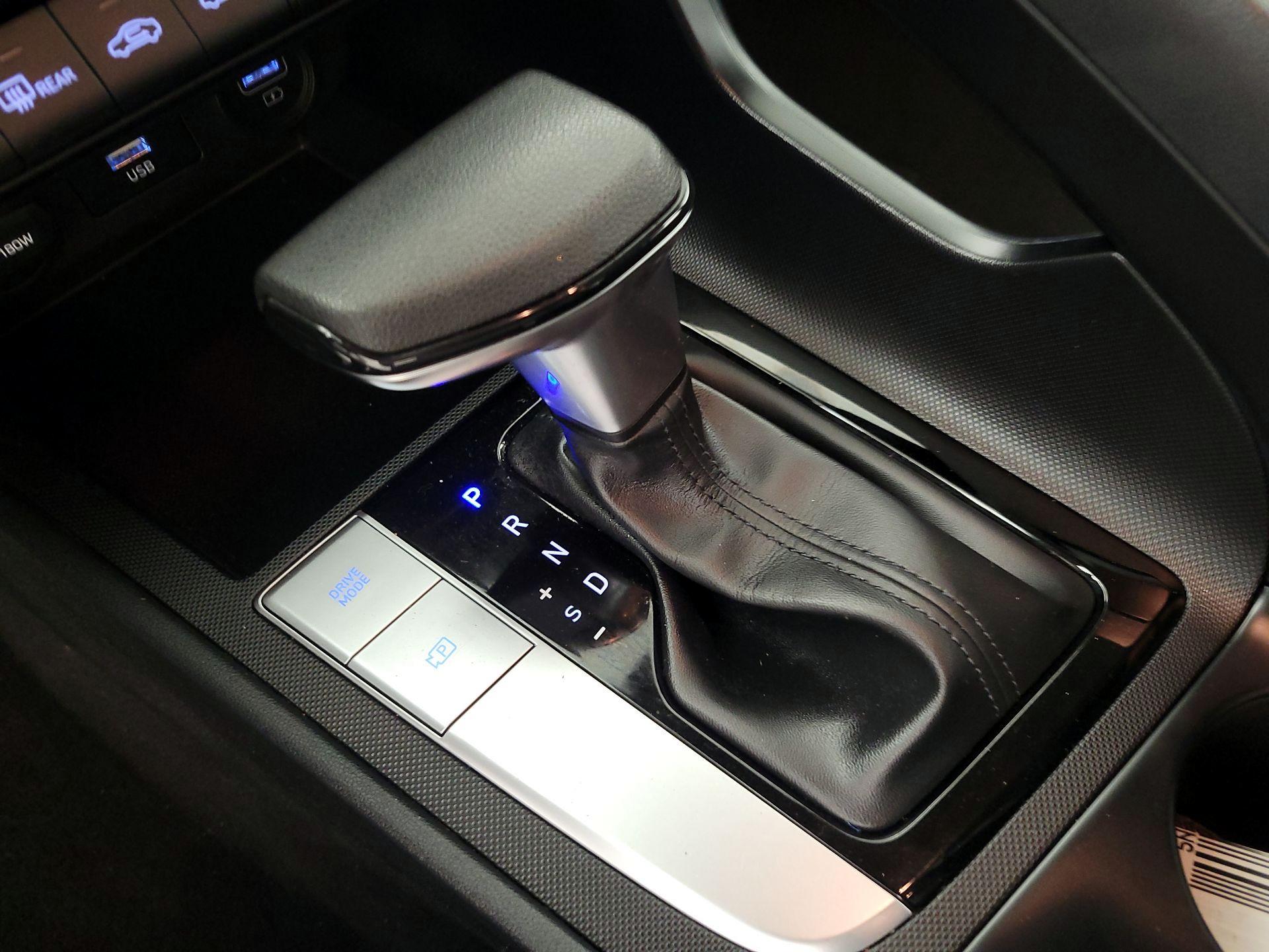 Thumbnail: 2022 Hyundai Elantra - 17