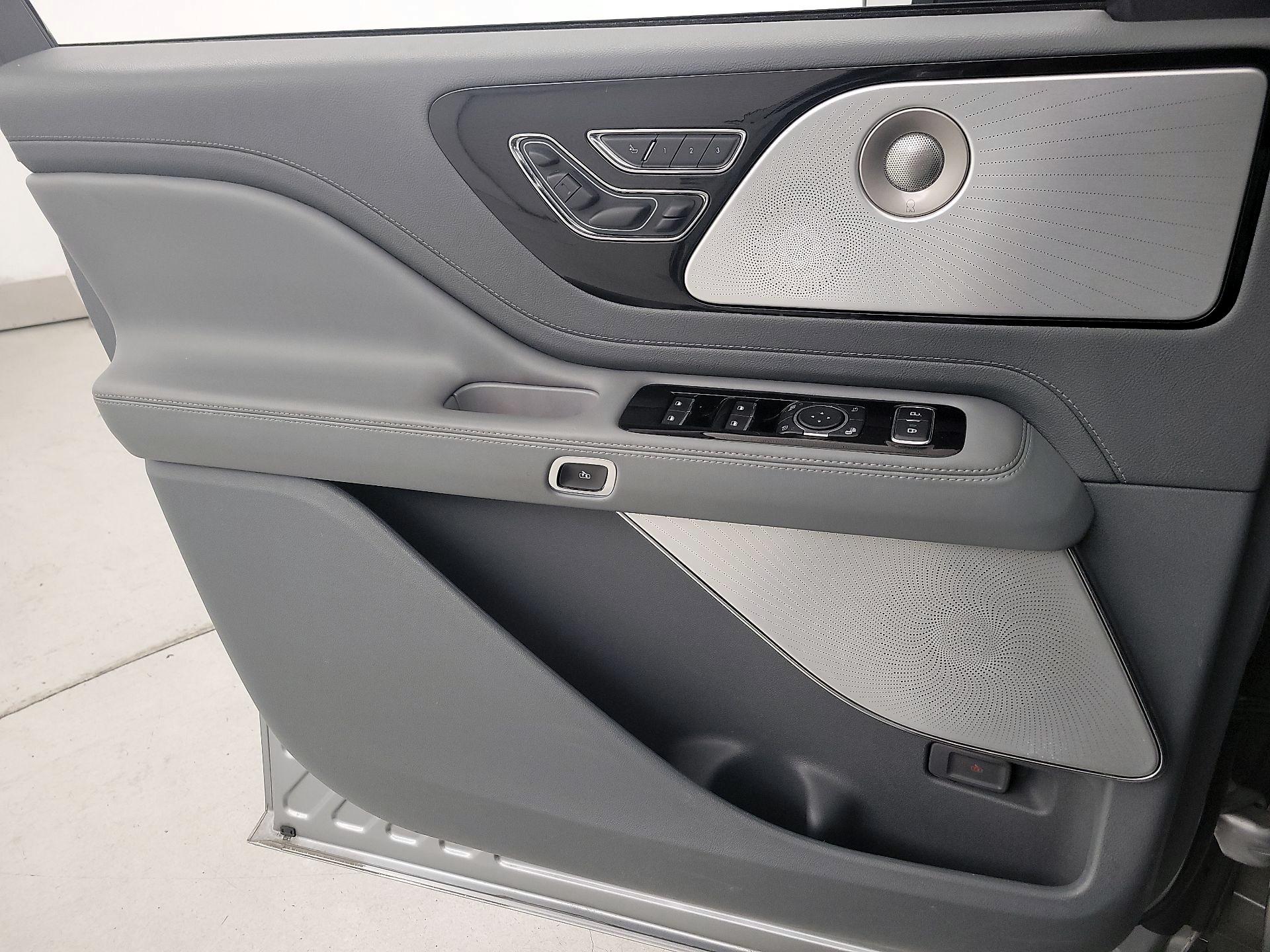 Thumbnail: 2020 Lincoln Aviator - 12