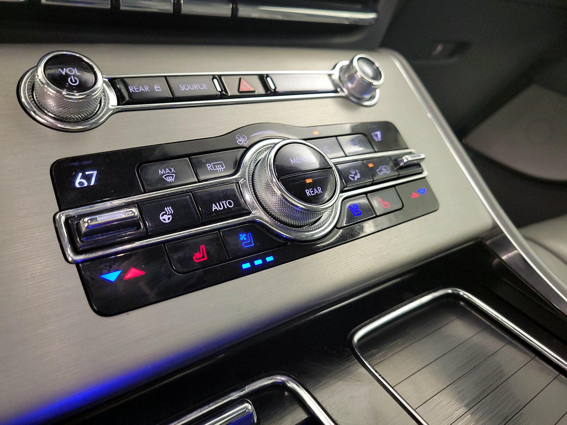 Thumbnail: 2020 Lincoln Aviator - 17