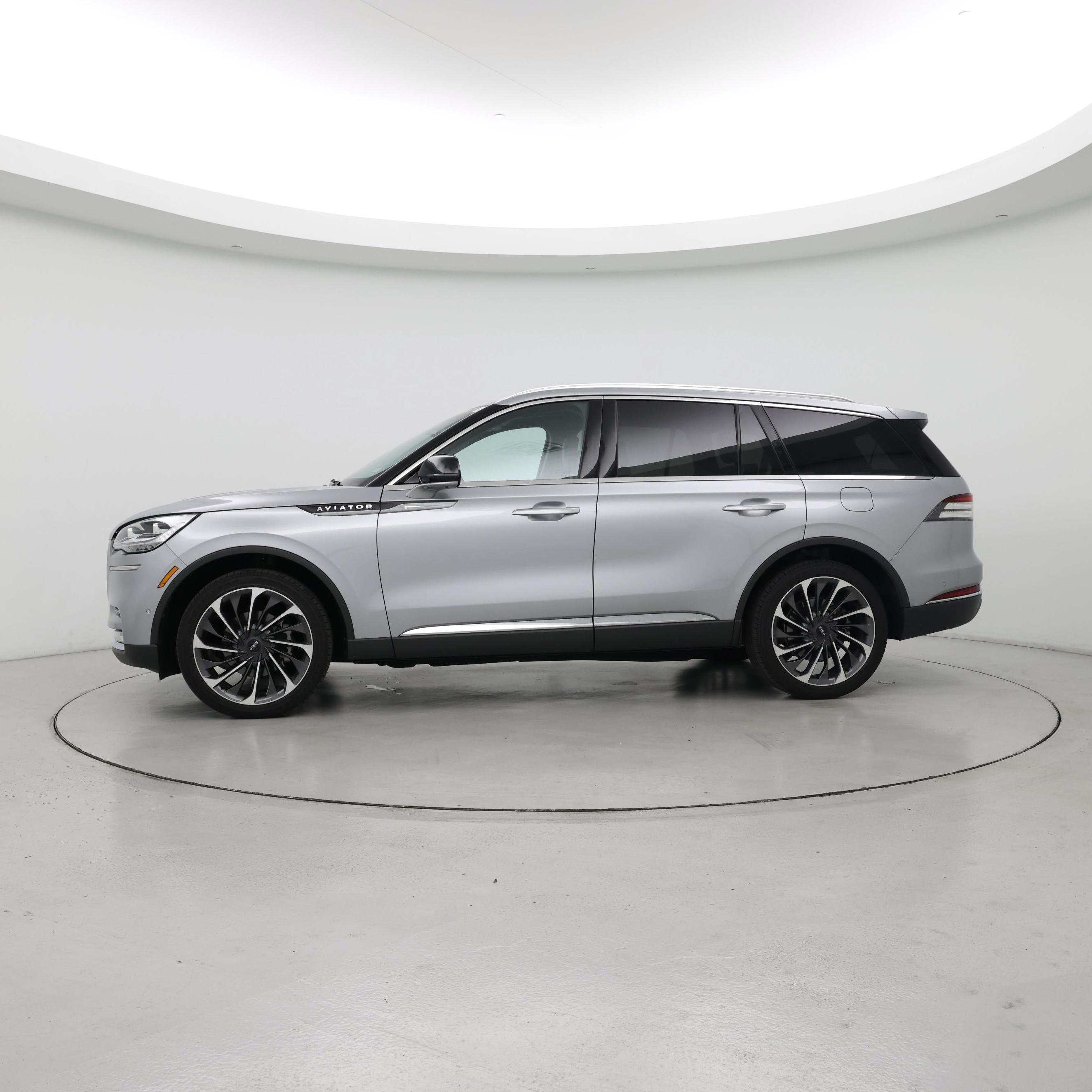 Thumbnail: 2020 Lincoln Aviator - 3
