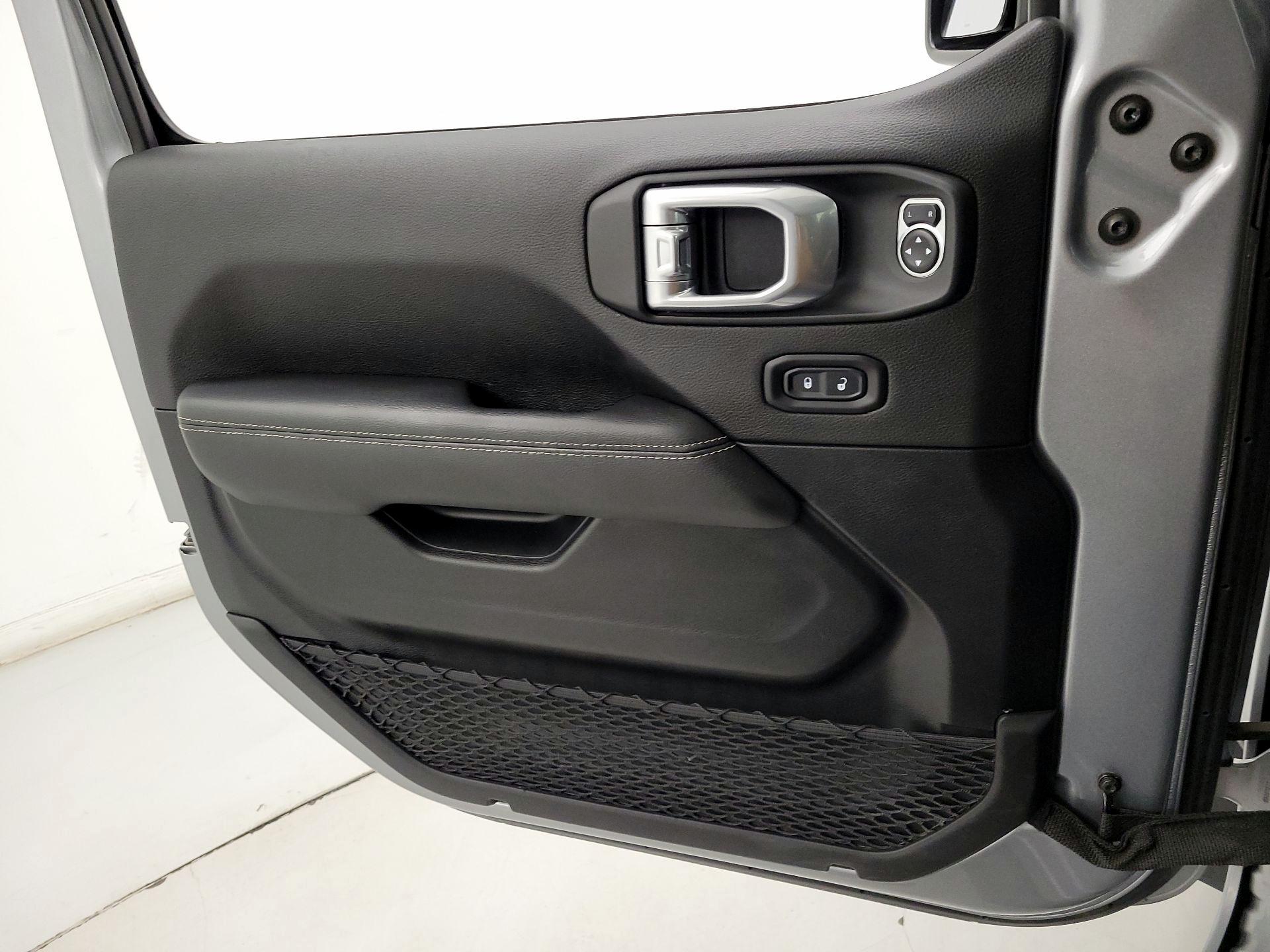 Thumbnail: 2020 Jeep Gladiator - 12