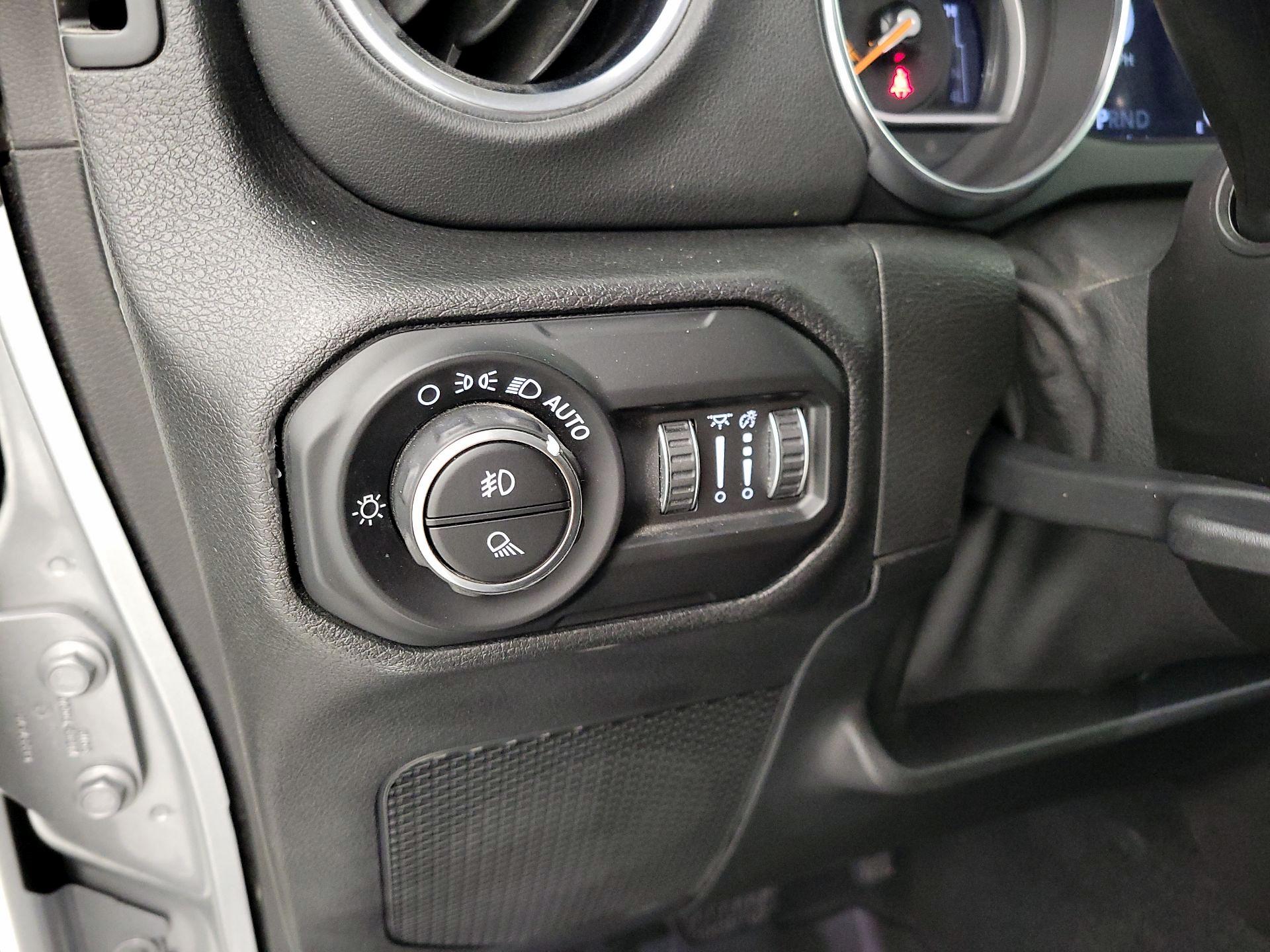 Thumbnail: 2020 Jeep Gladiator - 13