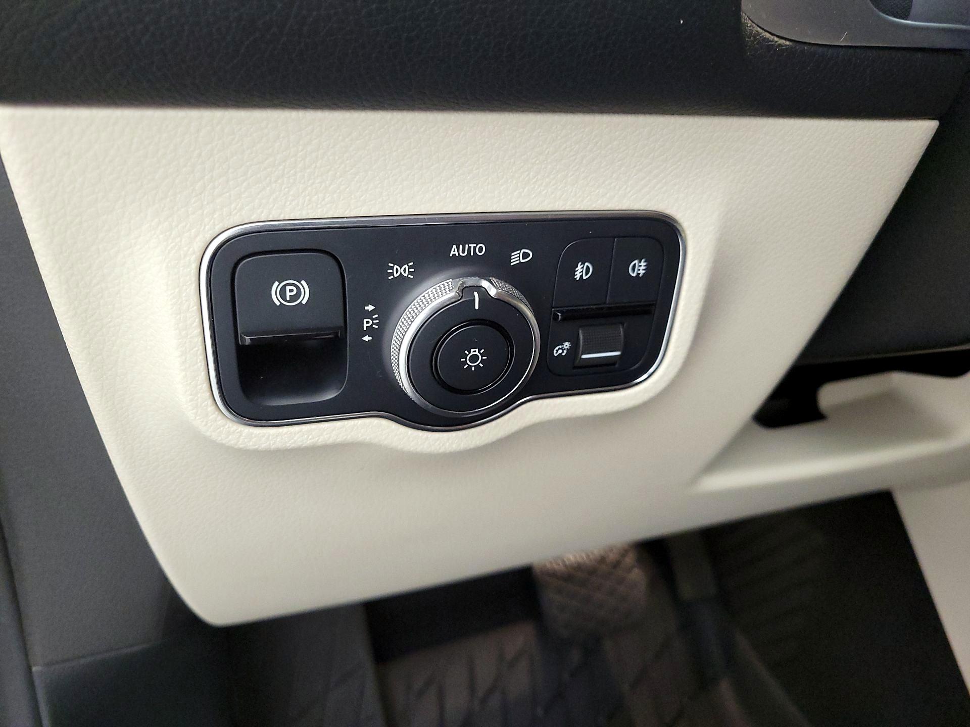 Thumbnail: 2021 Mercedes-Benz GLB - 13