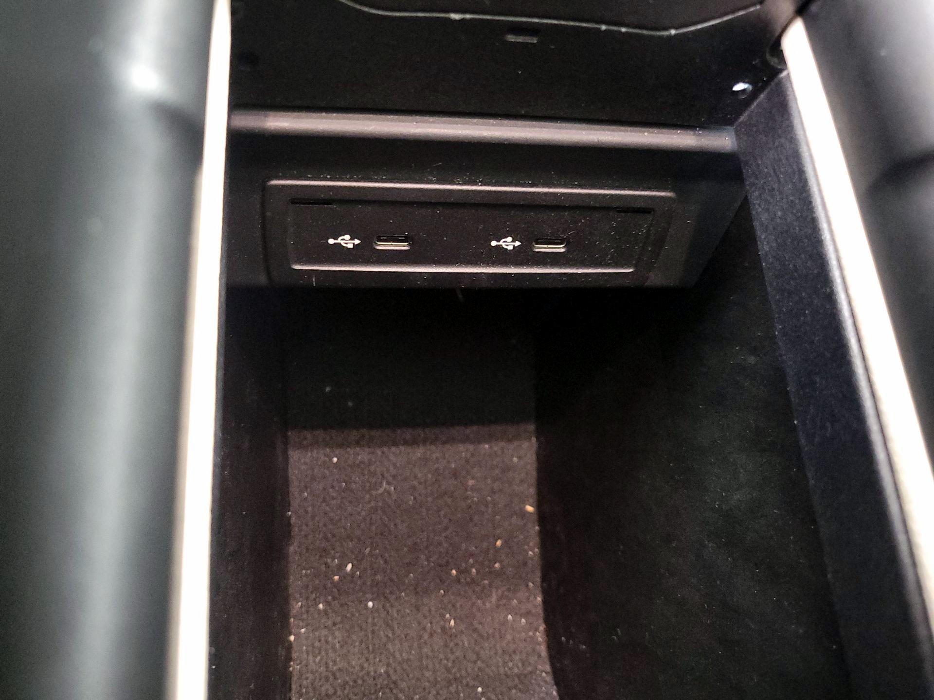 Thumbnail: 2021 Mercedes-Benz GLB - 19