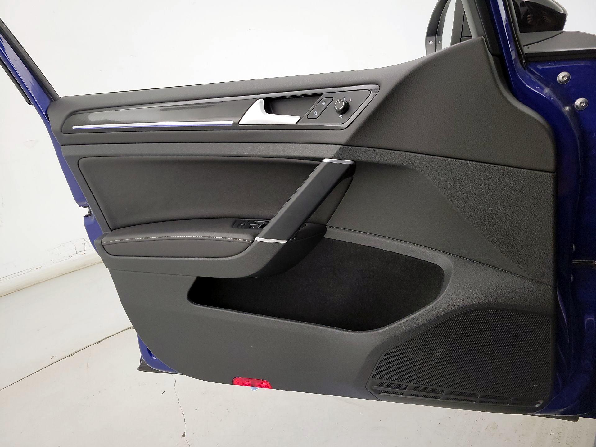 Thumbnail: 2019 Volkswagen Golf - 12