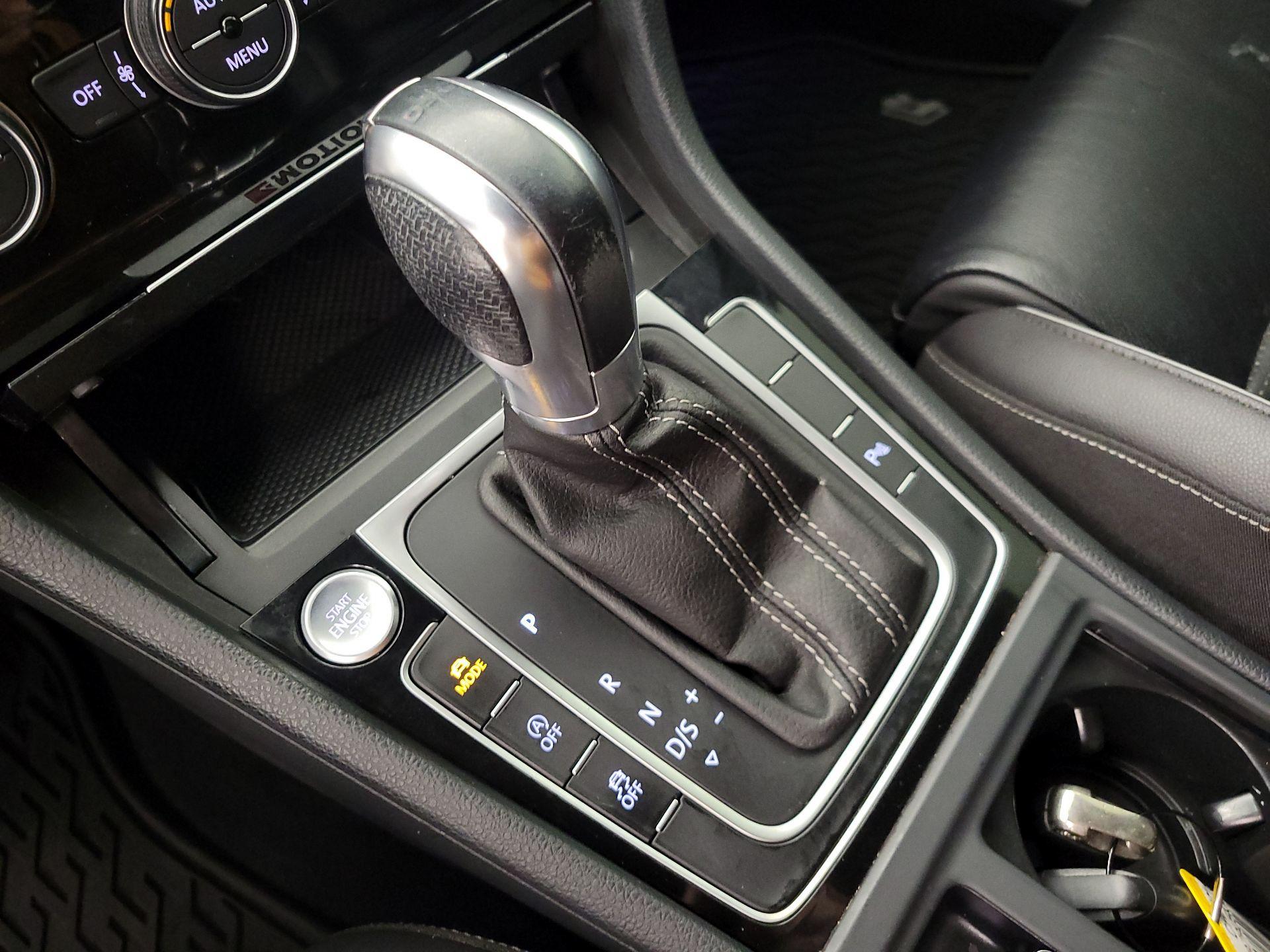 Thumbnail: 2019 Volkswagen Golf - 17