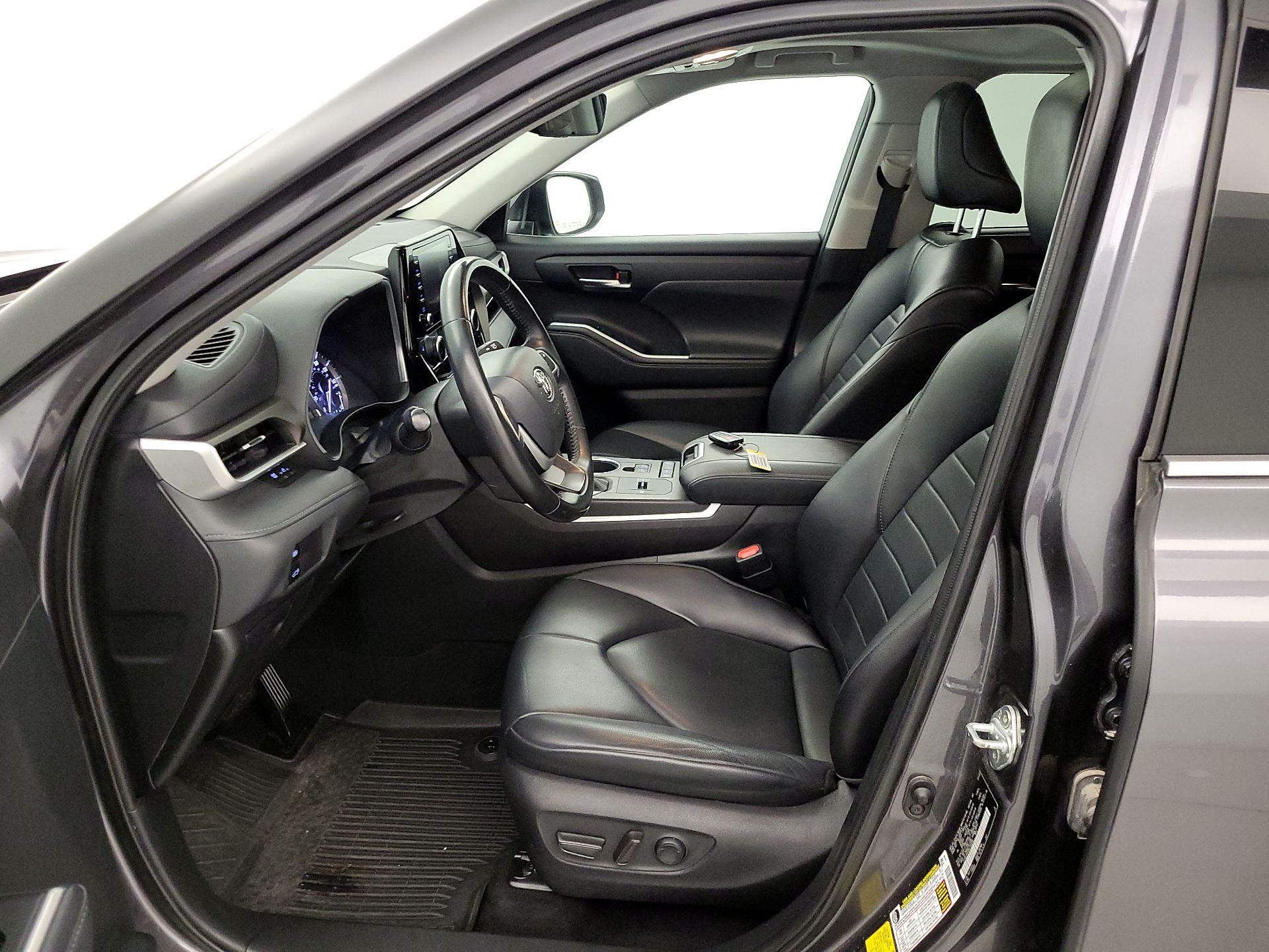 Thumbnail: 2022 Toyota Highlander - 11