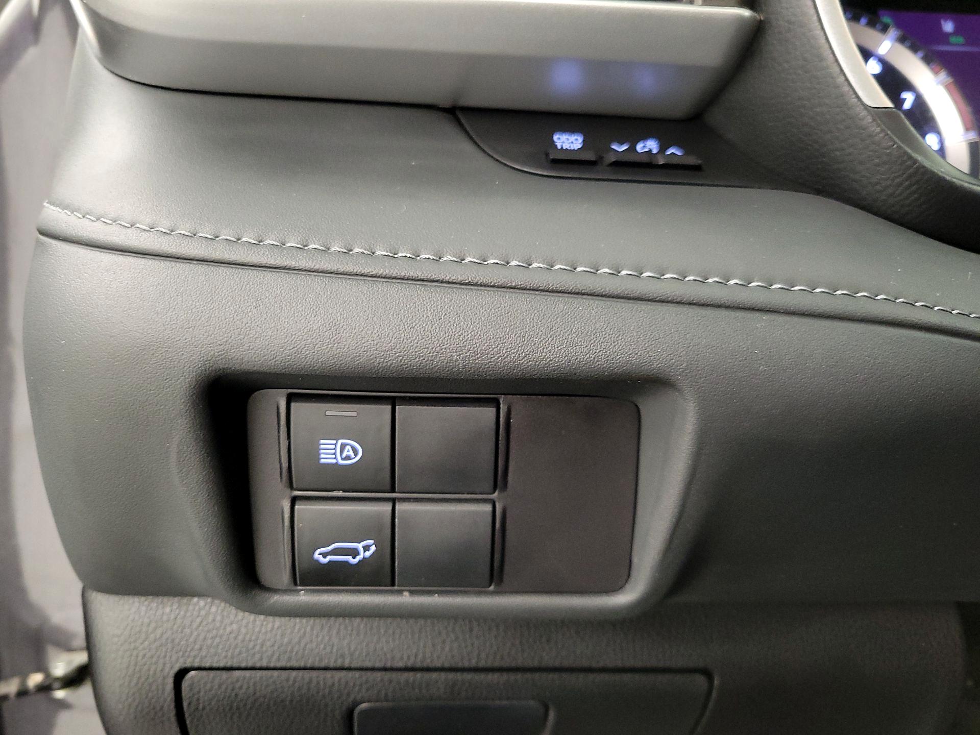 Thumbnail: 2022 Toyota Highlander - 13