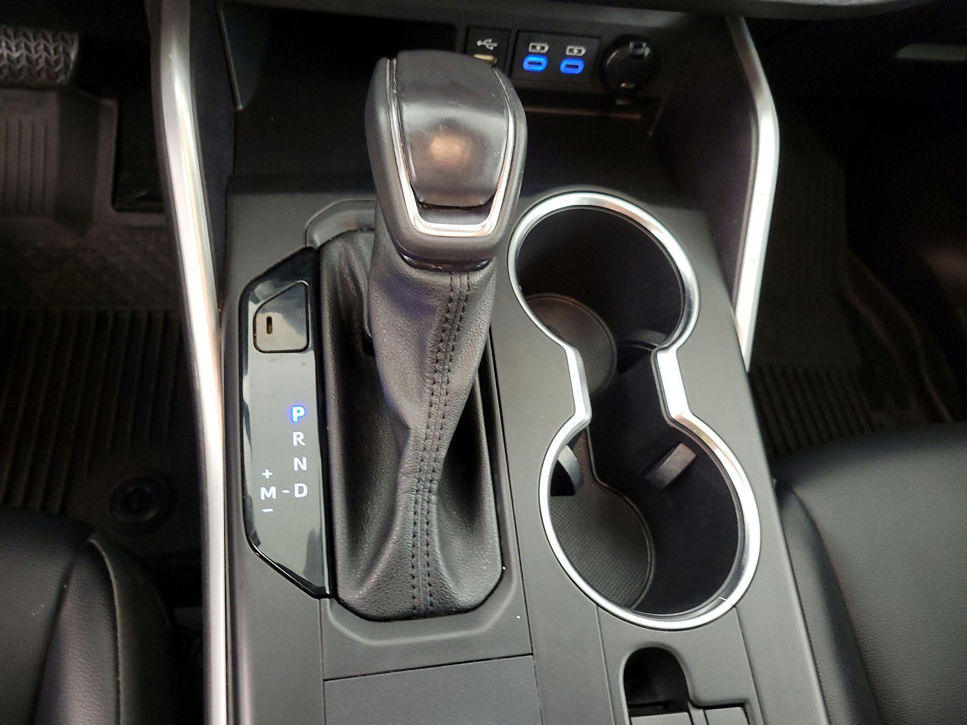 Thumbnail: 2022 Toyota Highlander - 17