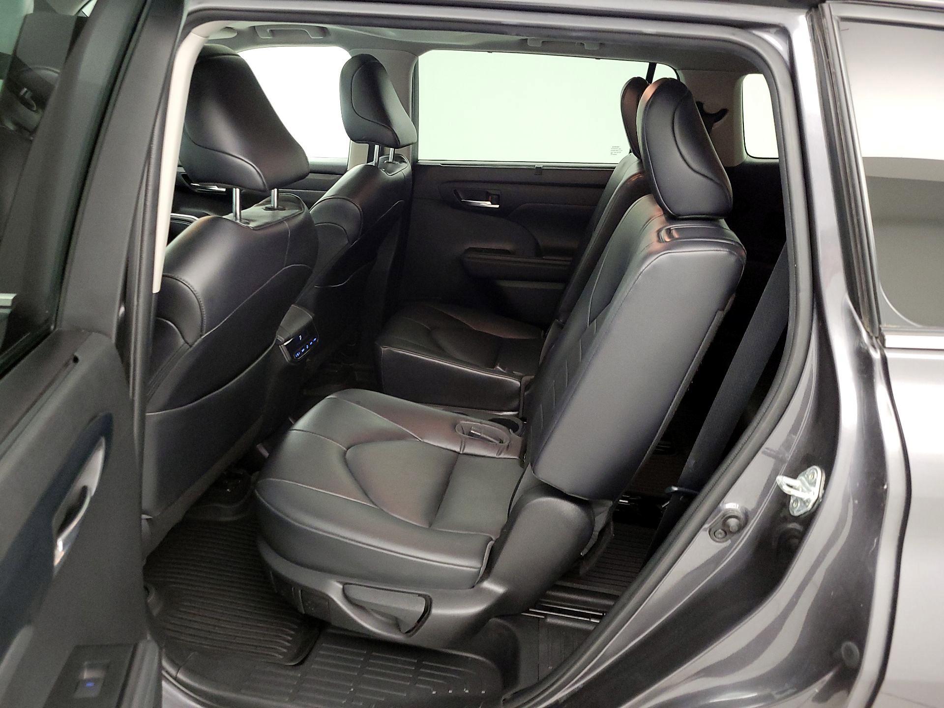 Thumbnail: 2022 Toyota Highlander - 20