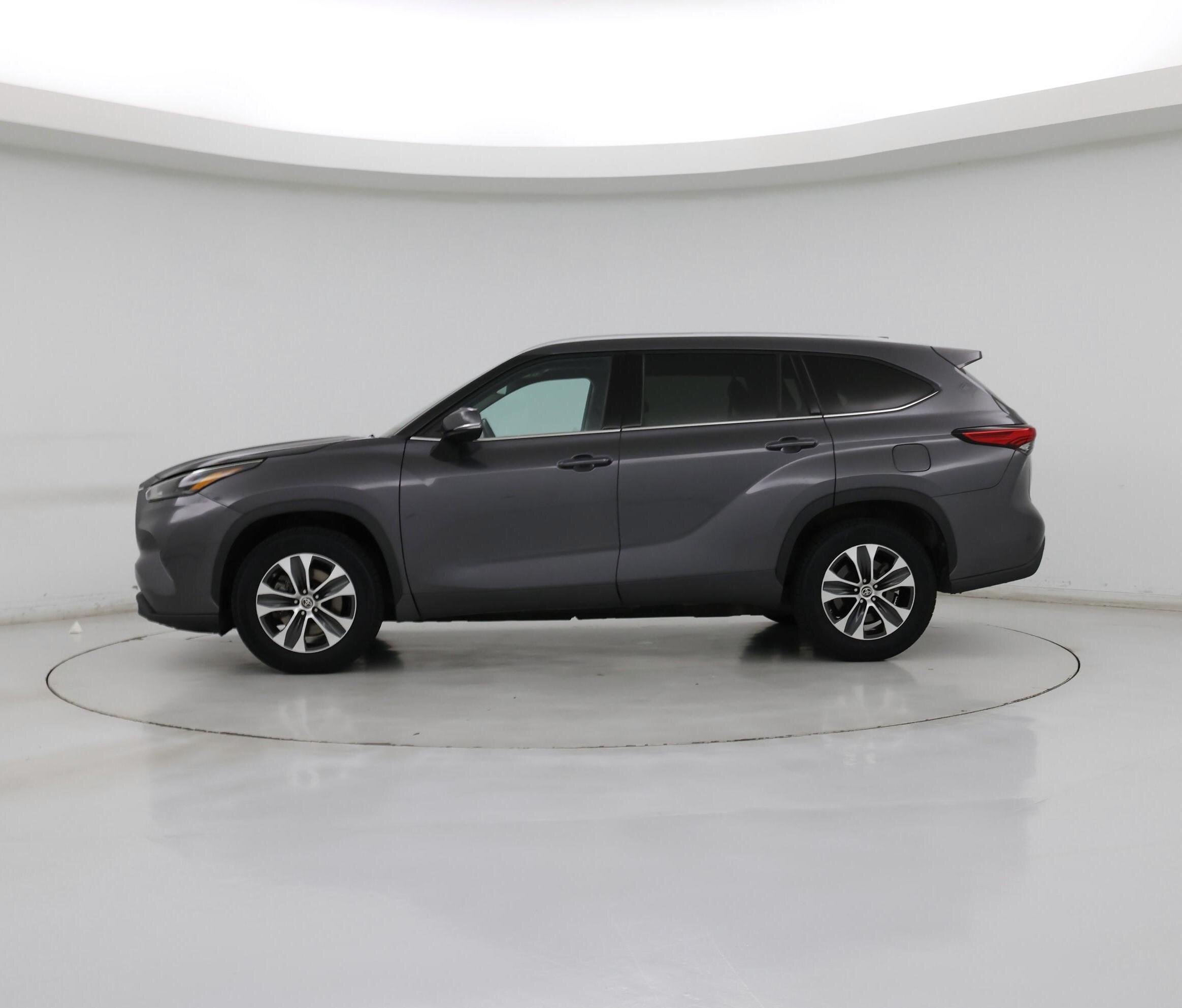 Thumbnail: 2022 Toyota Highlander - 3