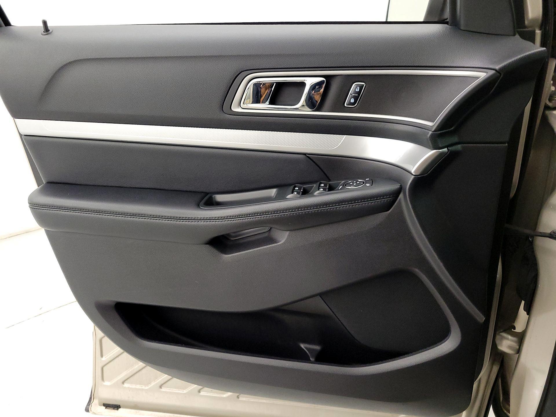 Thumbnail: 2017 Ford Explorer - 12