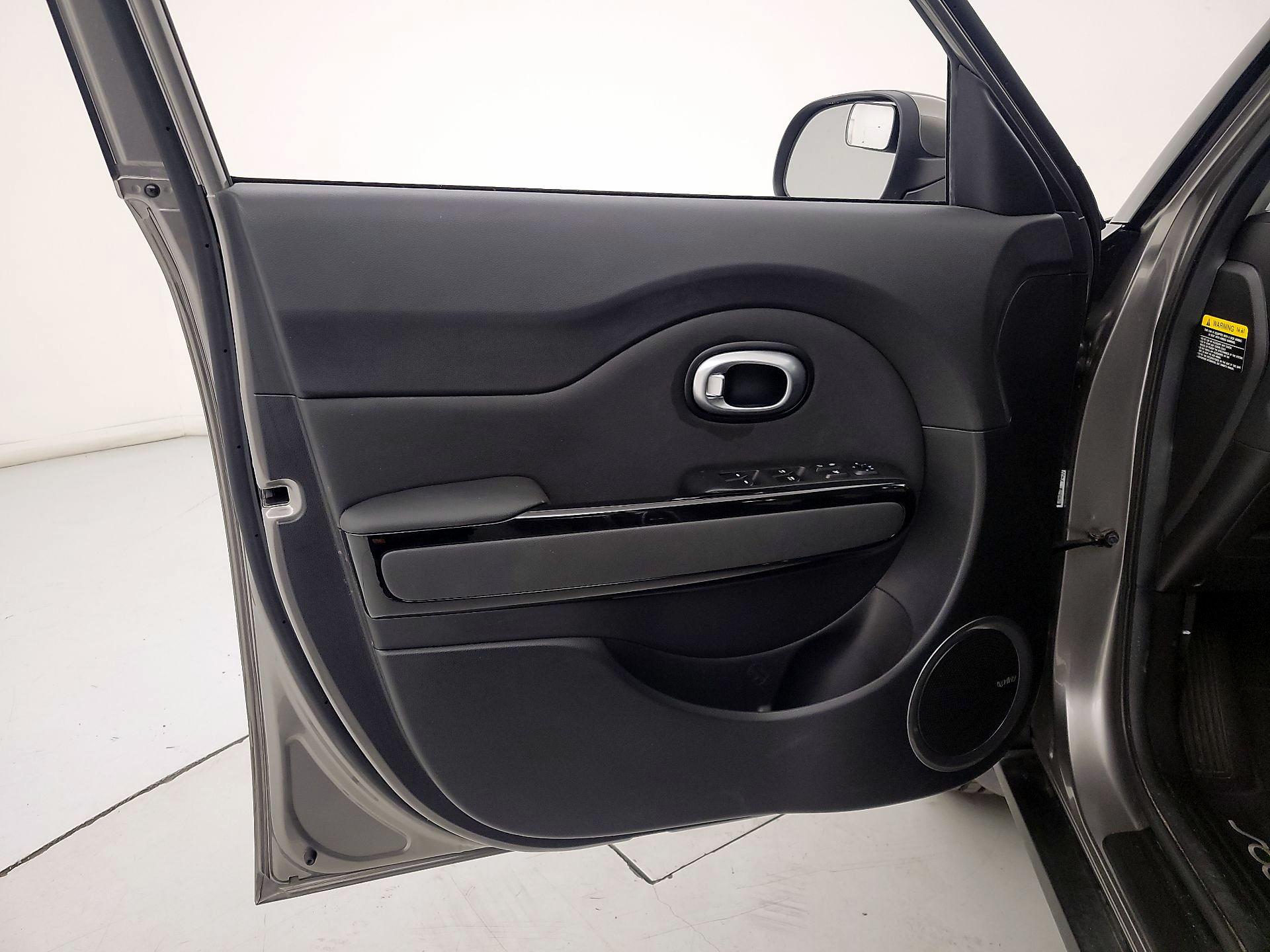 Thumbnail: 2016 Kia Soul - 10