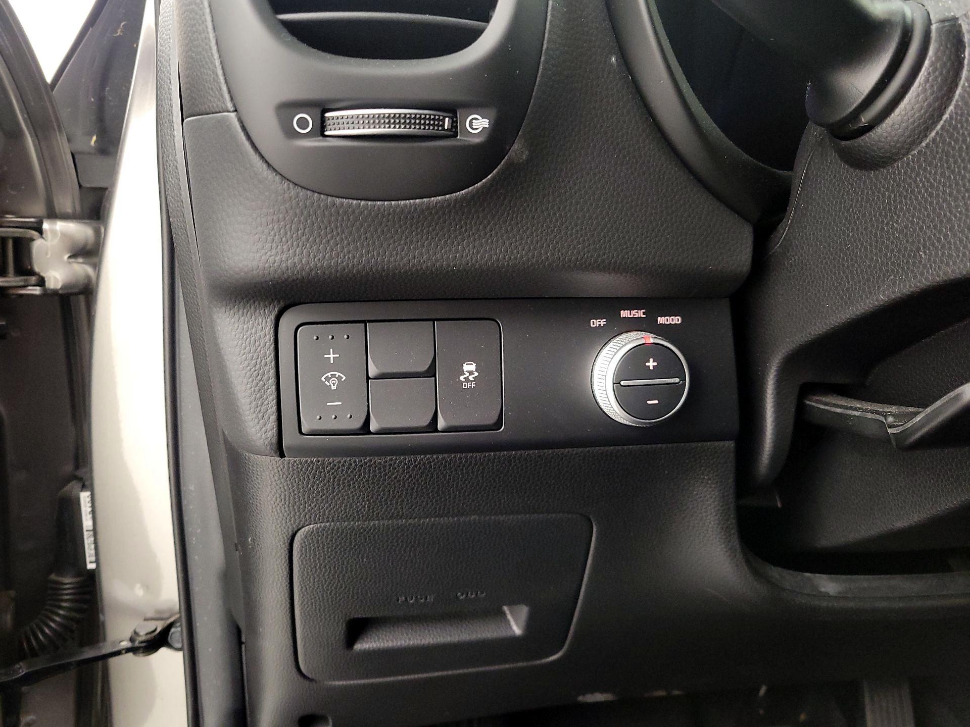 Thumbnail: 2016 Kia Soul - 11