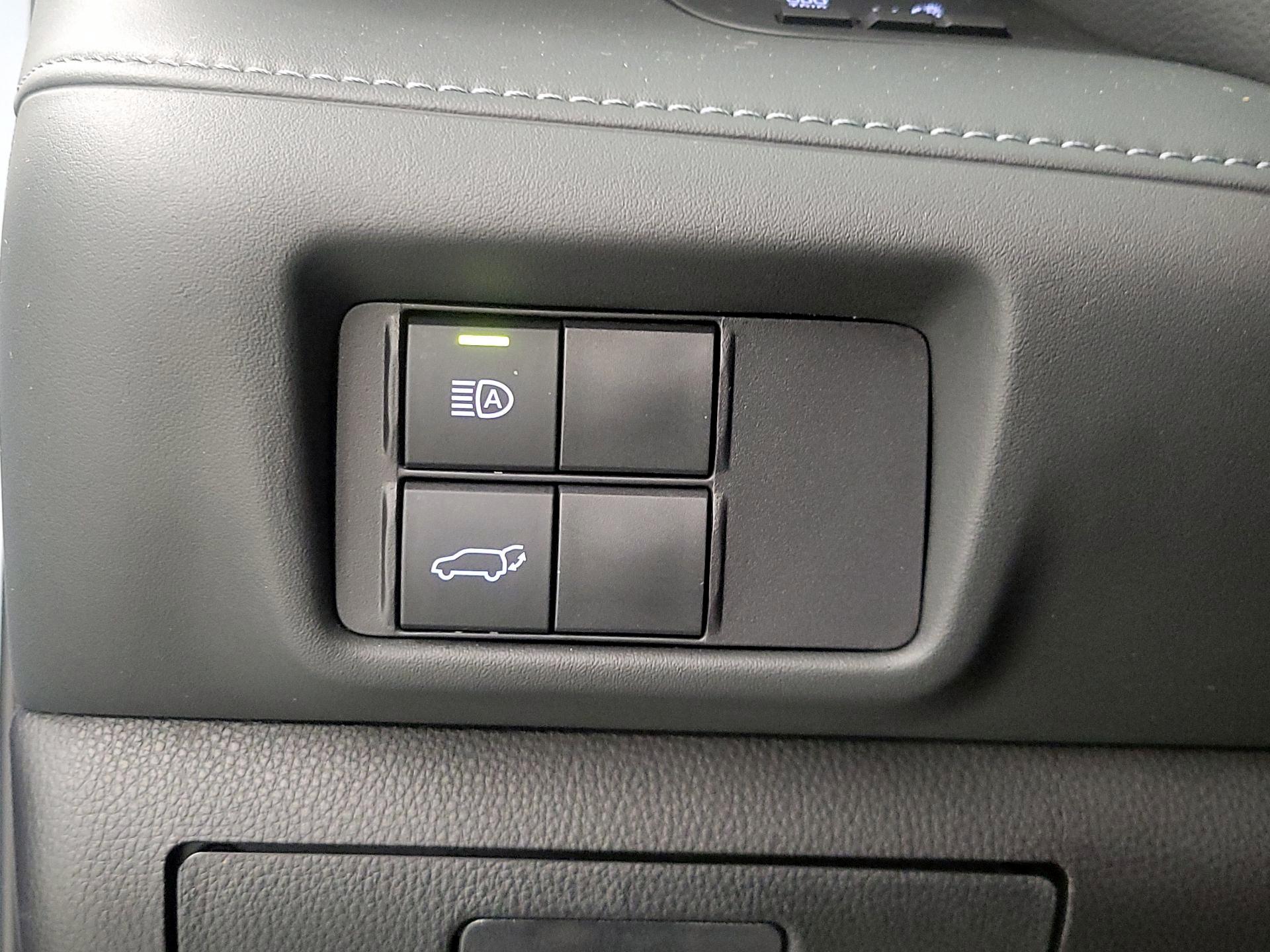 Thumbnail: 2020 Toyota Highlander - 13