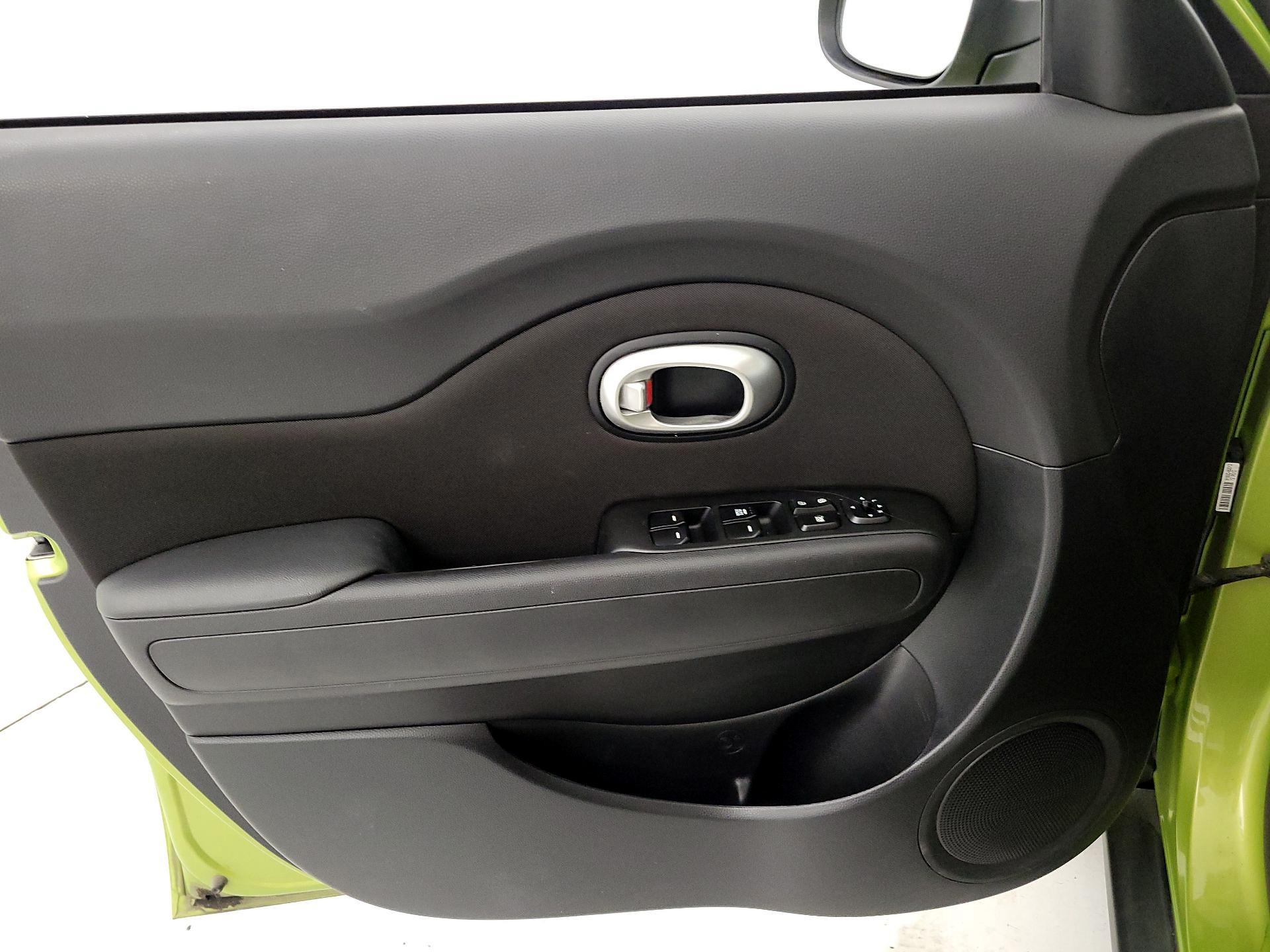 Thumbnail: 2016 Kia Soul - 12