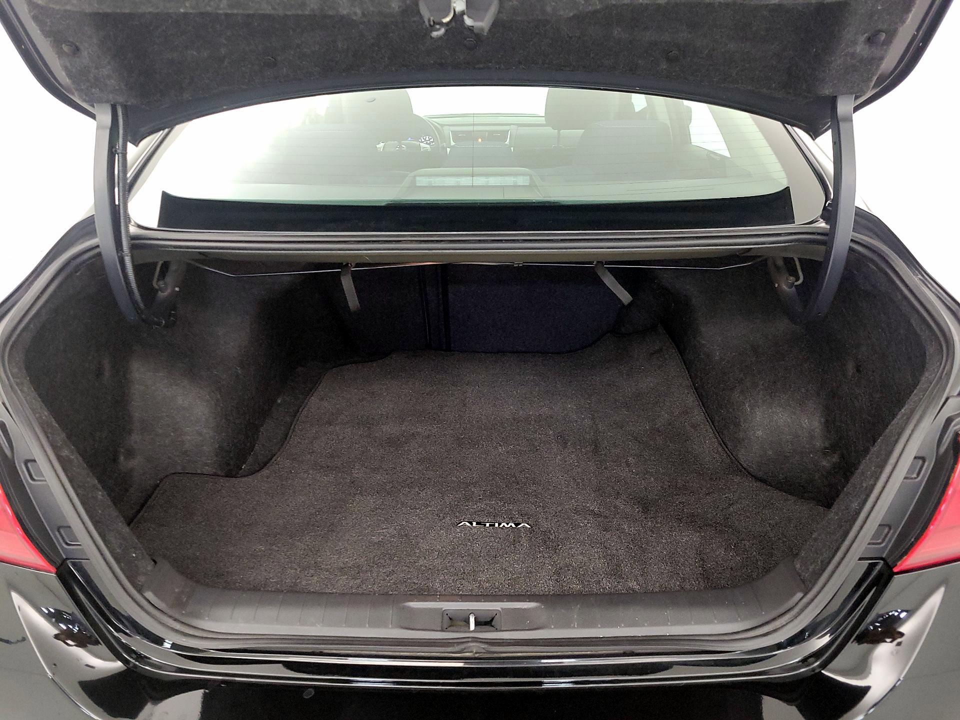 Thumbnail: 2018 Nissan Altima - 20