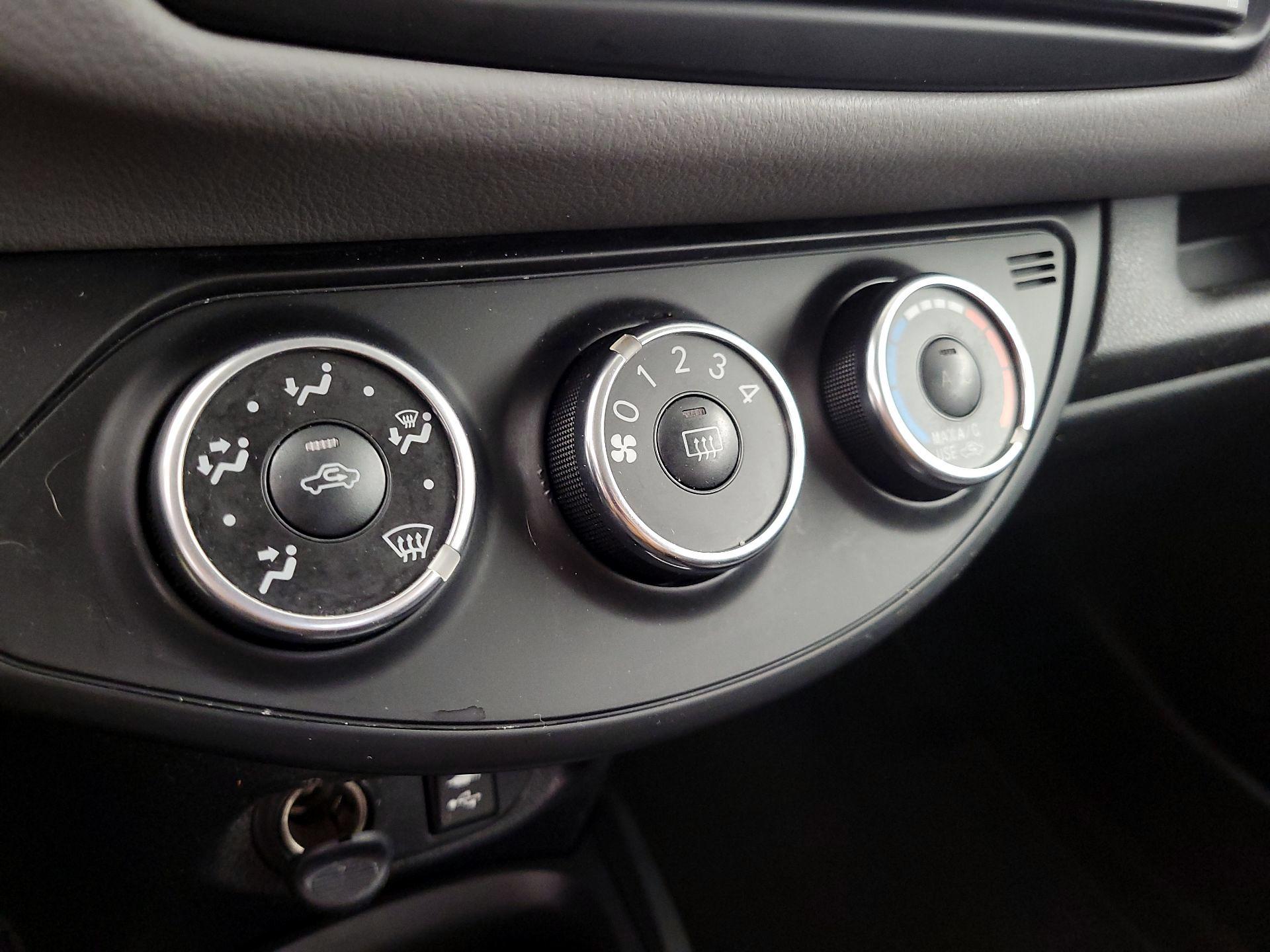 Thumbnail: 2016 Toyota Yaris - 15