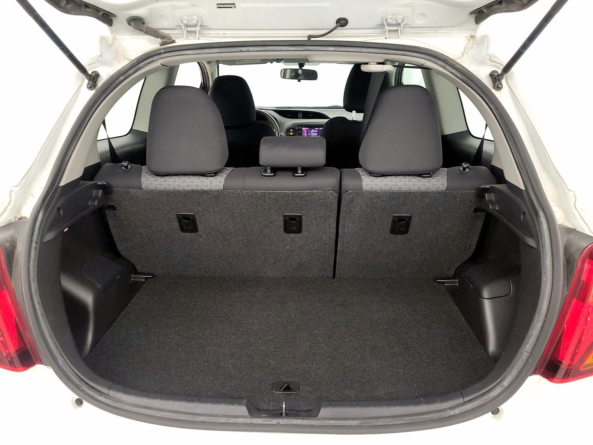 Thumbnail: 2016 Toyota Yaris - 19