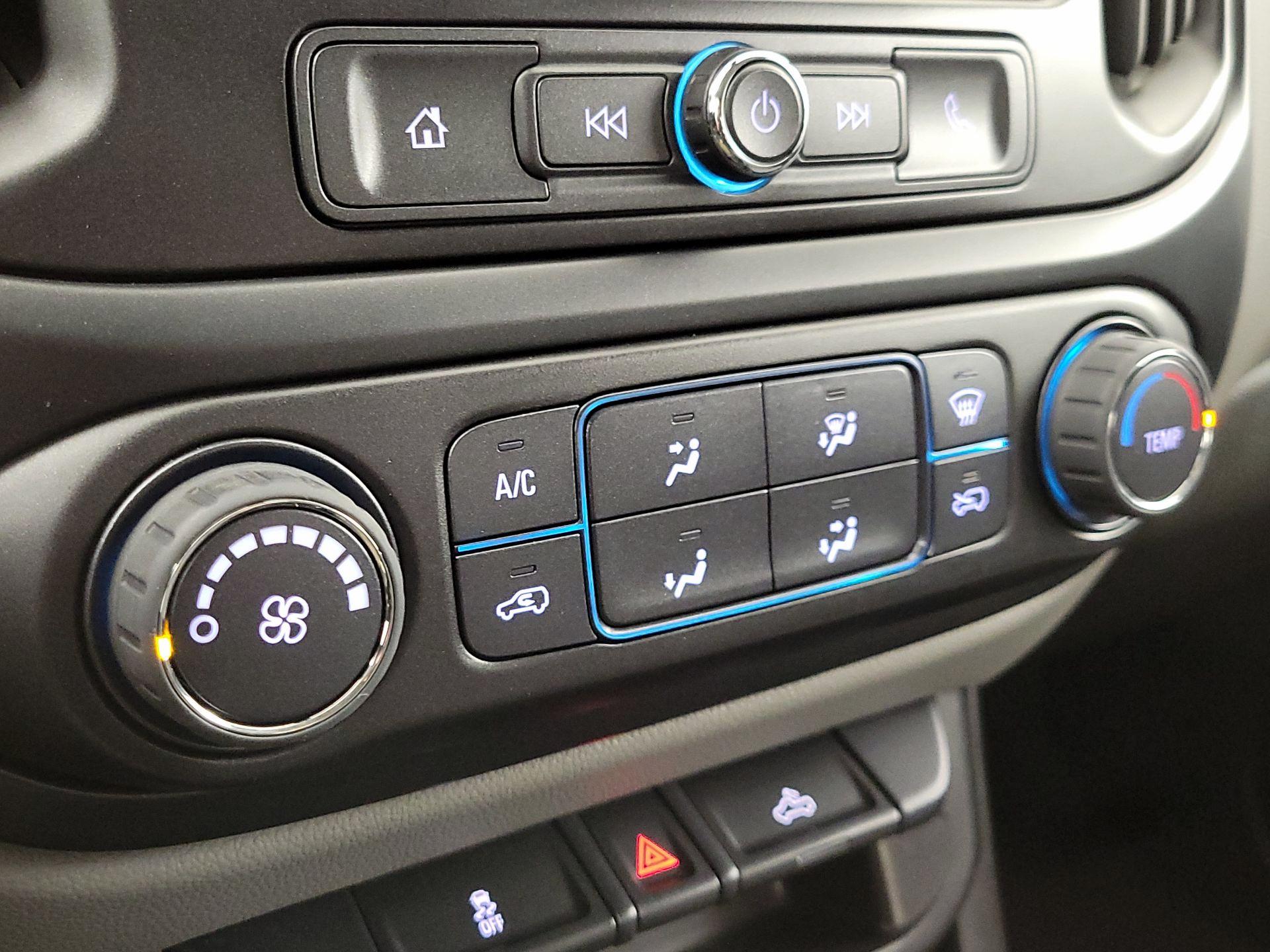 Thumbnail: 2022 Chevrolet Colorado - 16