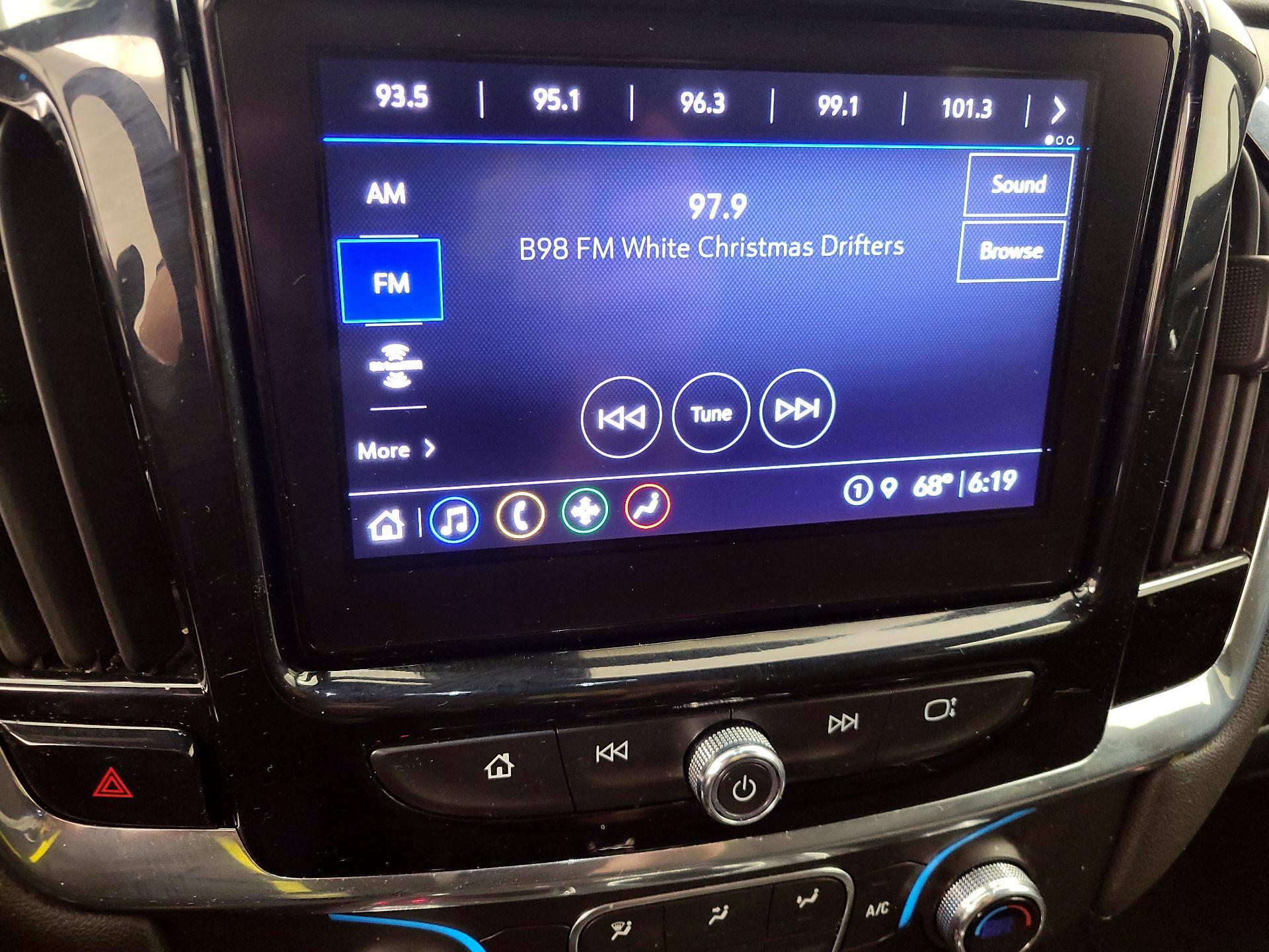 Thumbnail: 2023 Chevrolet Traverse - 15