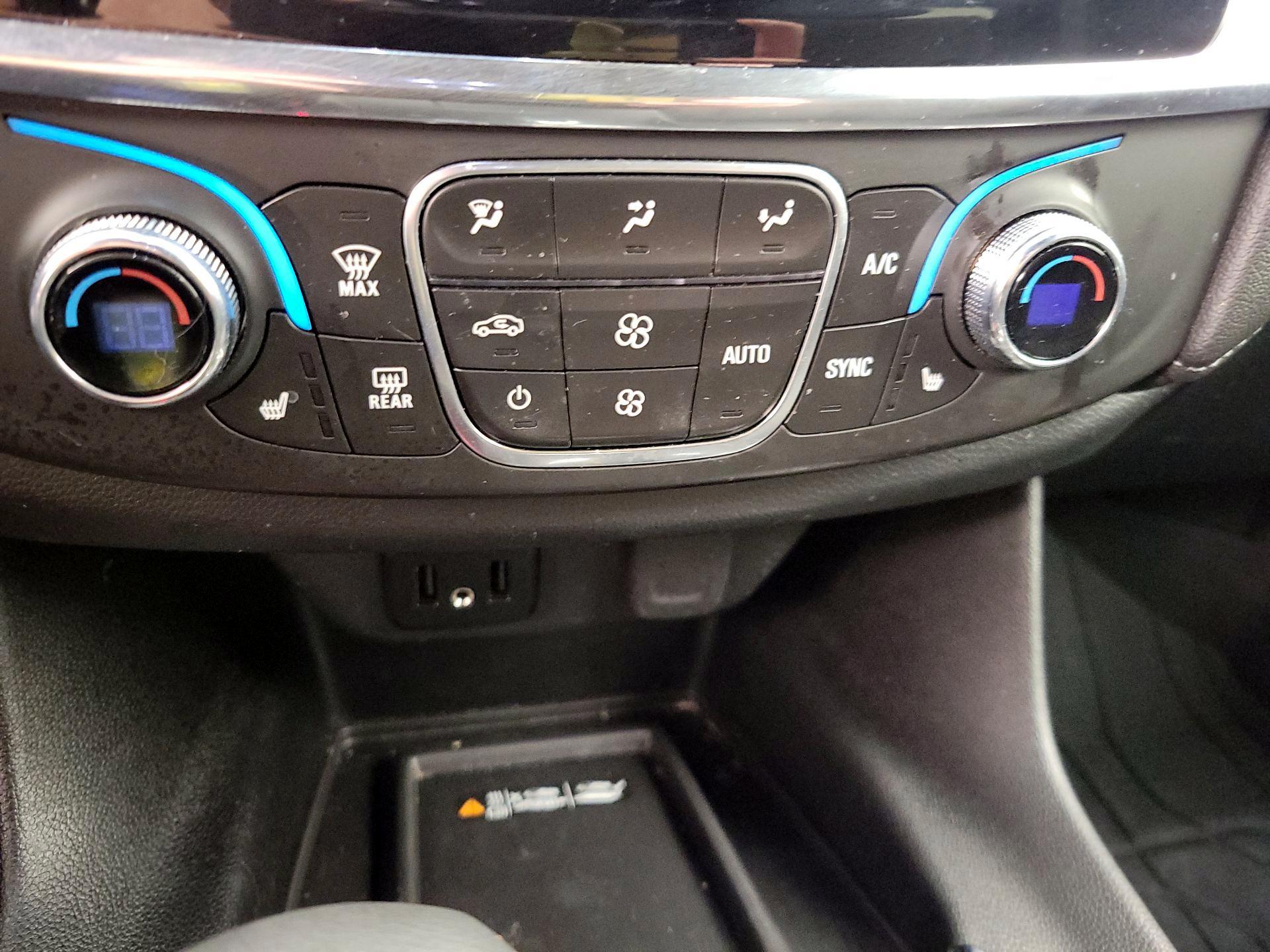 Thumbnail: 2023 Chevrolet Traverse - 16