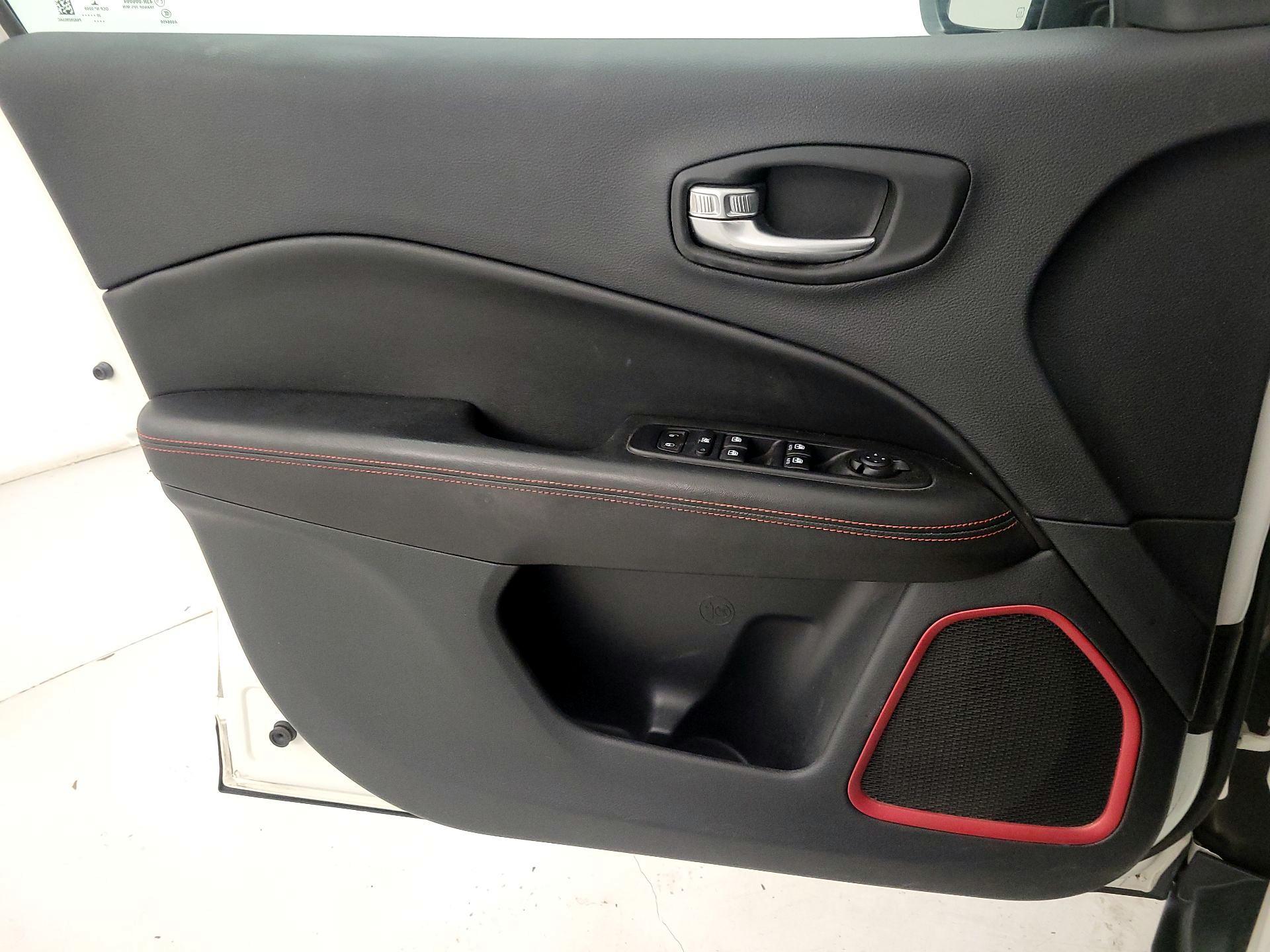 Thumbnail: 2021 Jeep Compass - 12