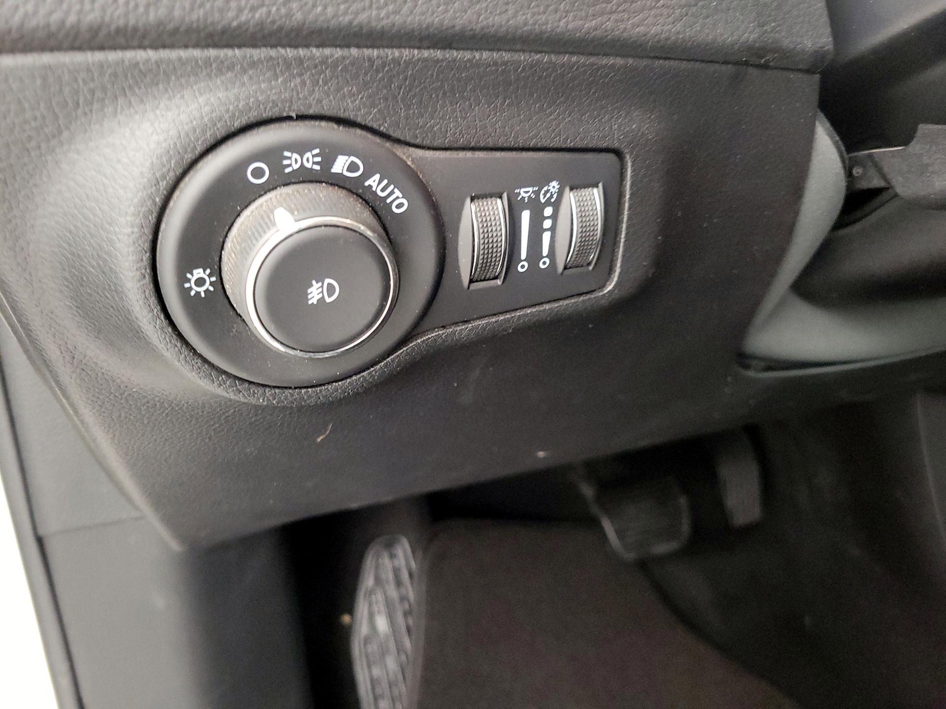 Thumbnail: 2021 Jeep Compass - 13